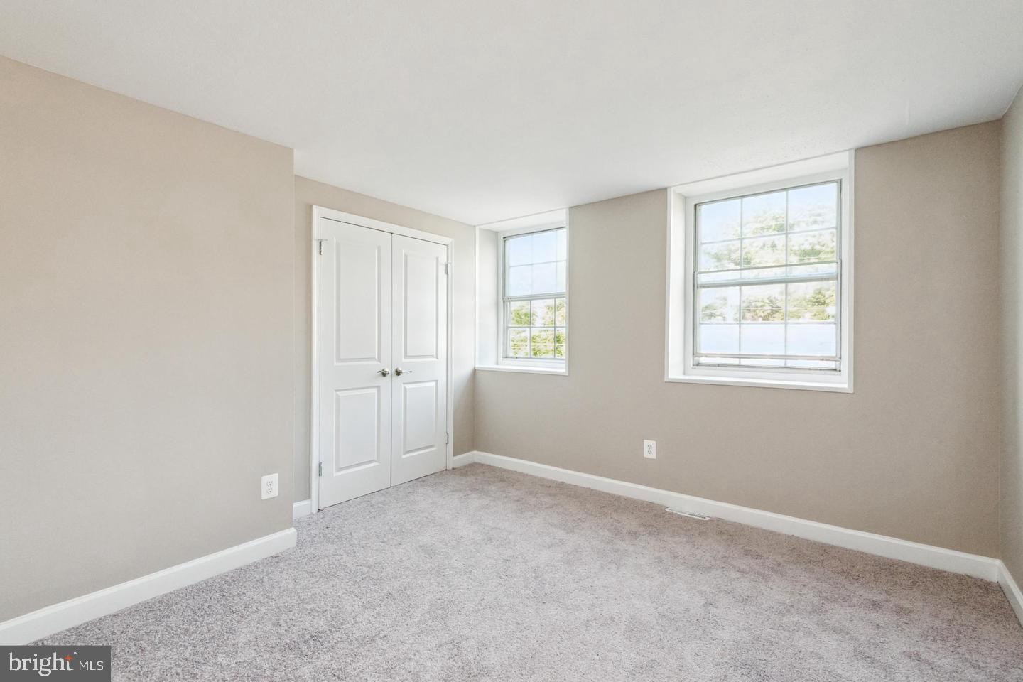 WINDMILL SQUARE - Residential Lease