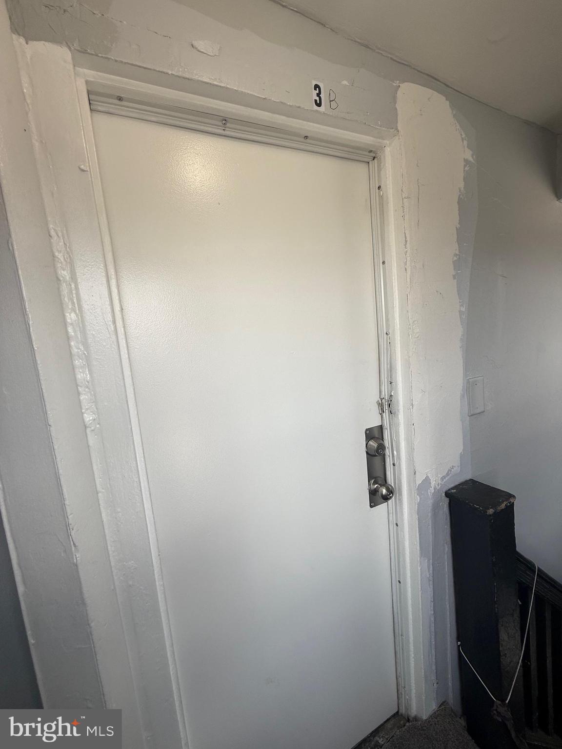 Welcome to 2000 W Pratt st, 3B. This is a 2 bedroom, 1 bath unit located in the Bentalou- Smallwood neighborhood of west Baltimore city, MD. On a public transportation line & close to nearby shopping & area attractions.
Tenant pays BGE, water included