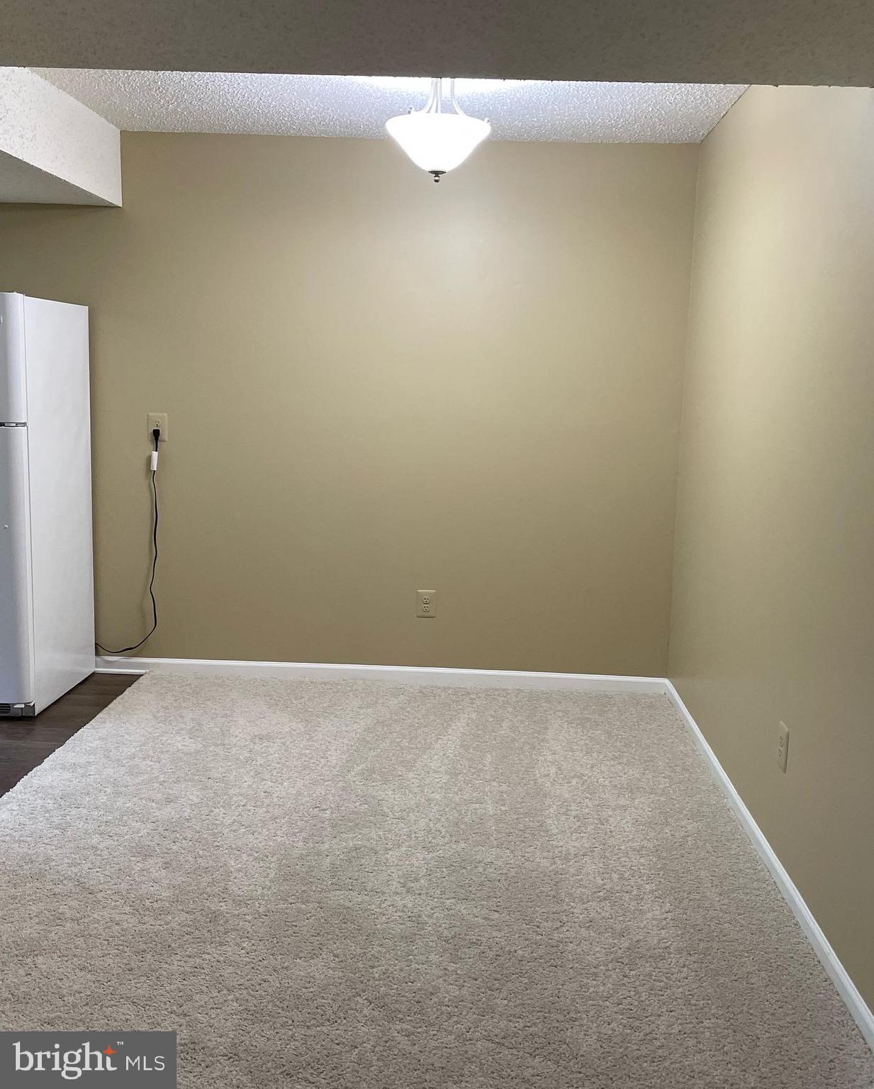 HUNTER'S SQUARE - Residential Lease