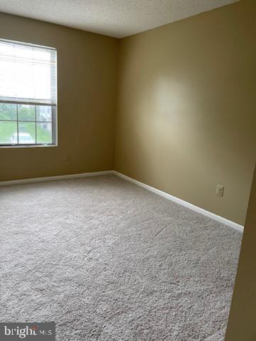 HUNTER'S SQUARE - Residential Lease