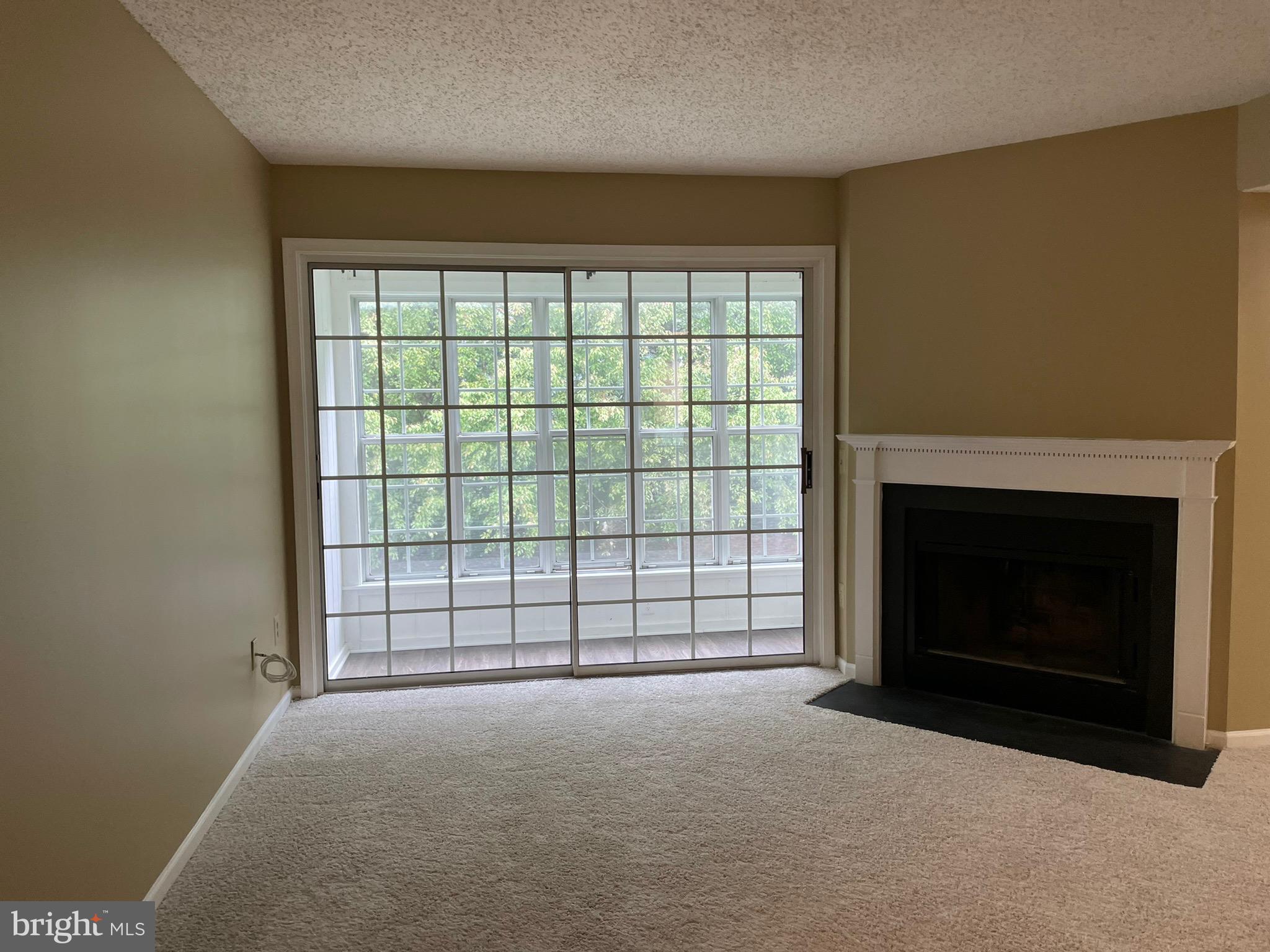 HUNTER'S SQUARE - Residential Lease