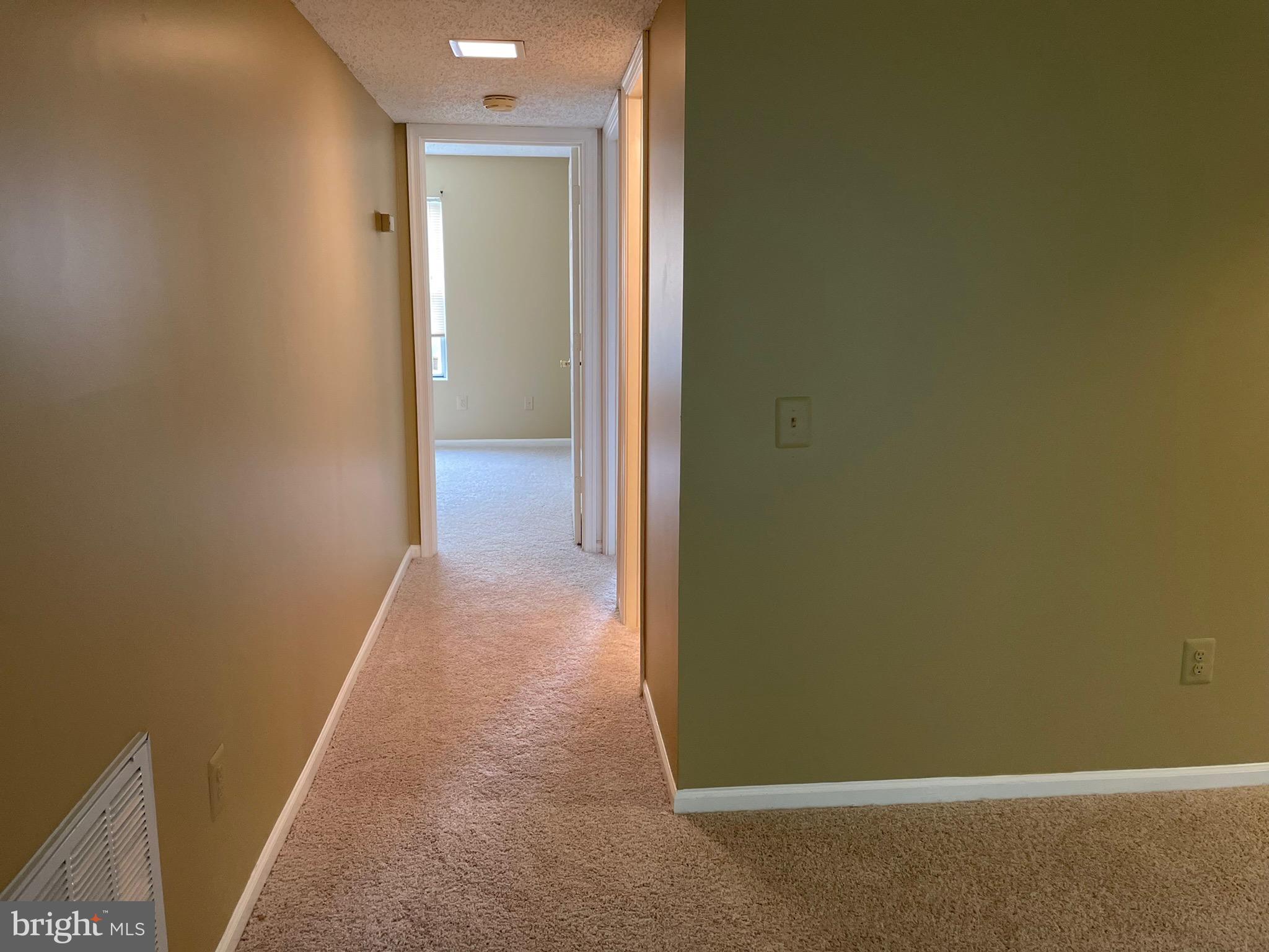 HUNTER'S SQUARE - Residential Lease