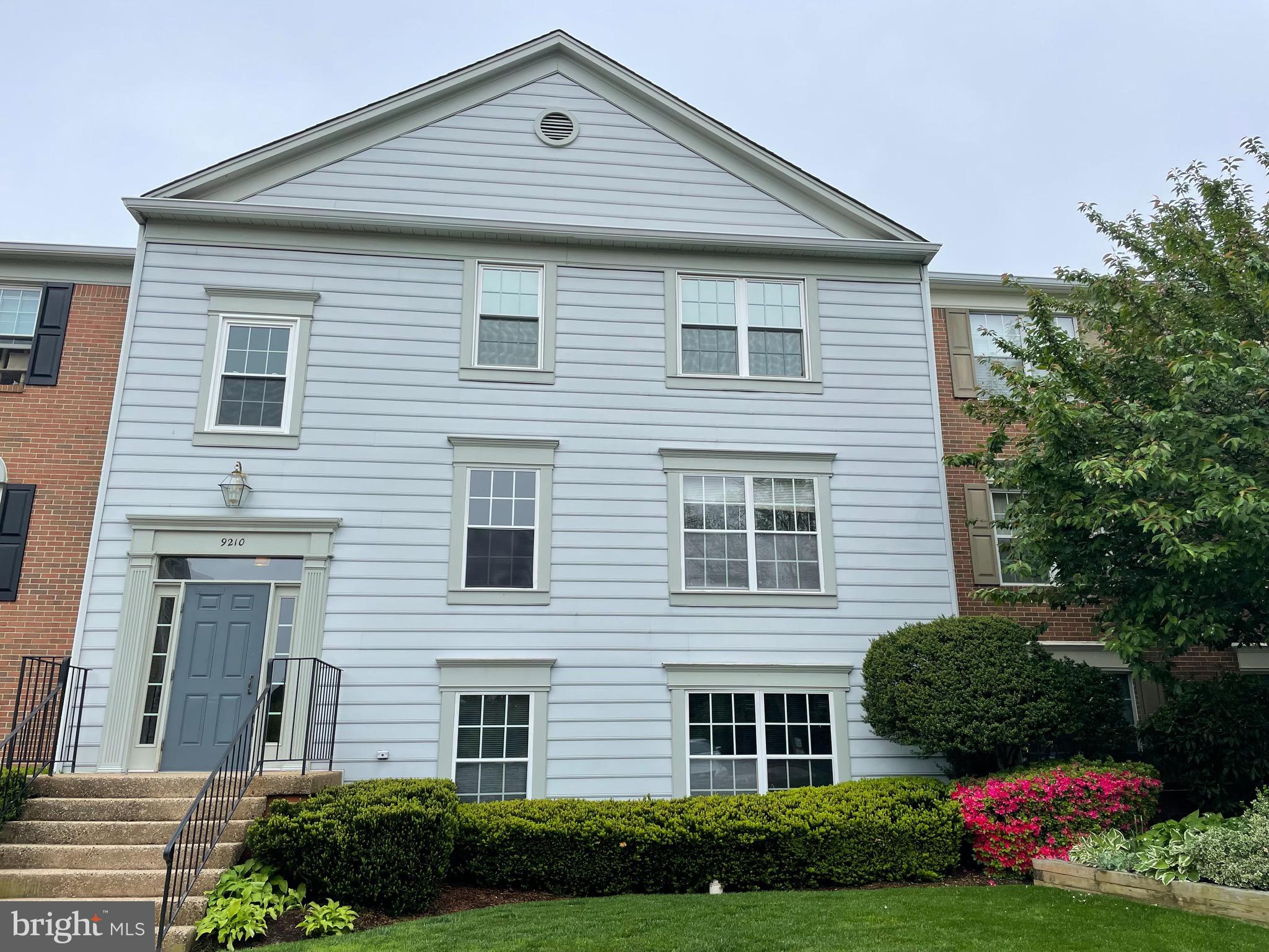 HUNTER'S SQUARE - Residential Lease