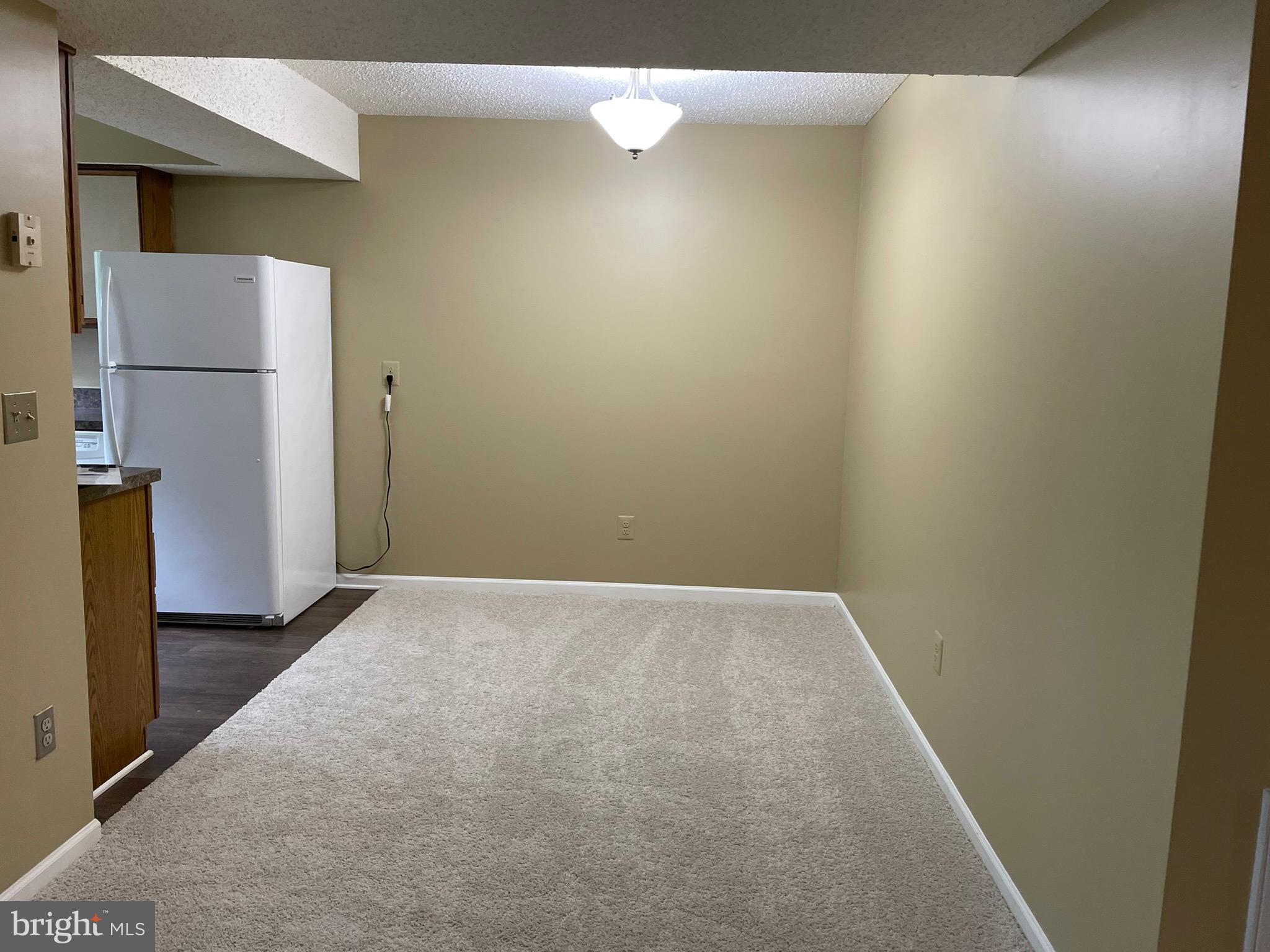 HUNTER'S SQUARE - Residential Lease