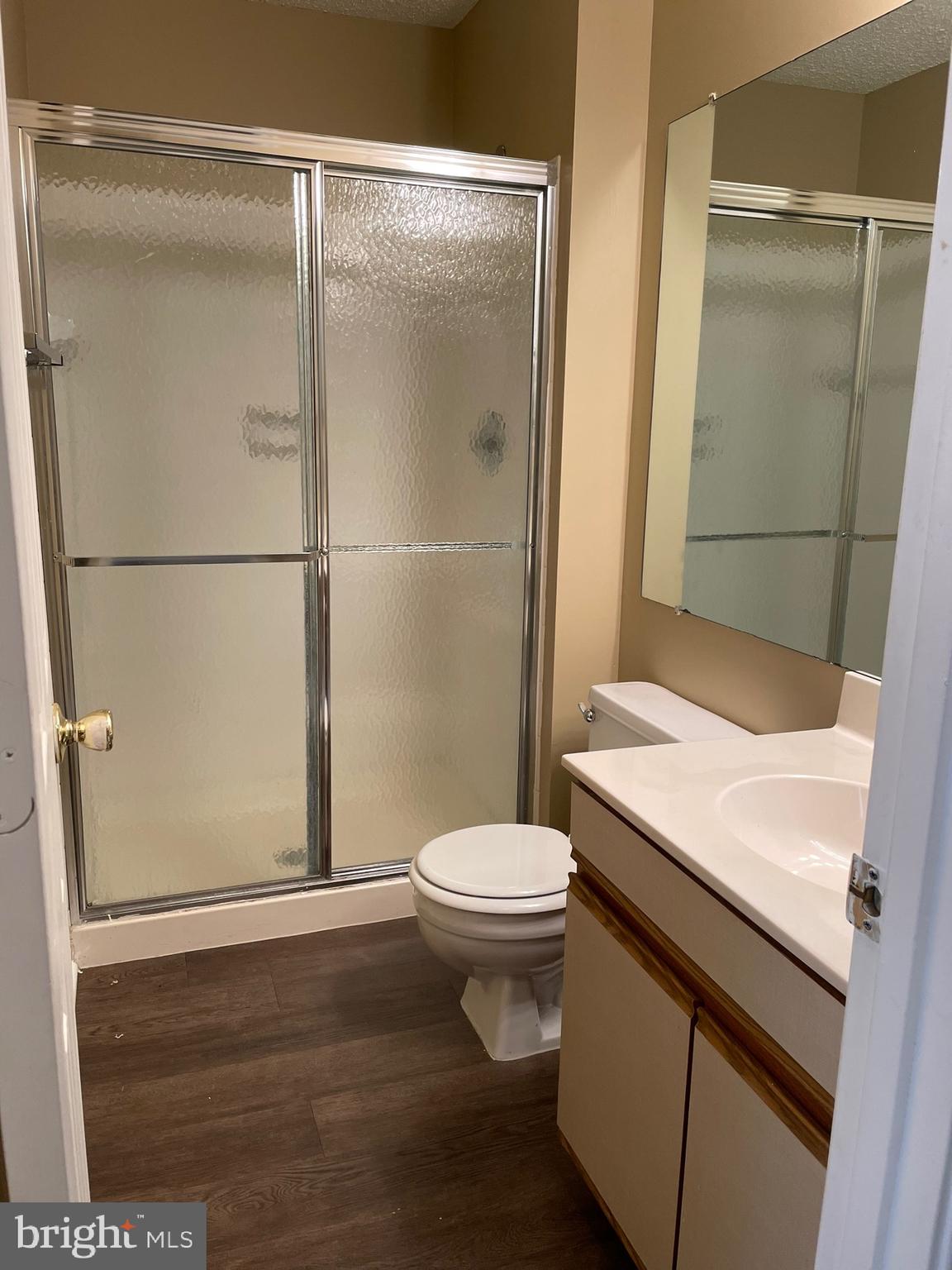 HUNTER'S SQUARE - Residential Lease