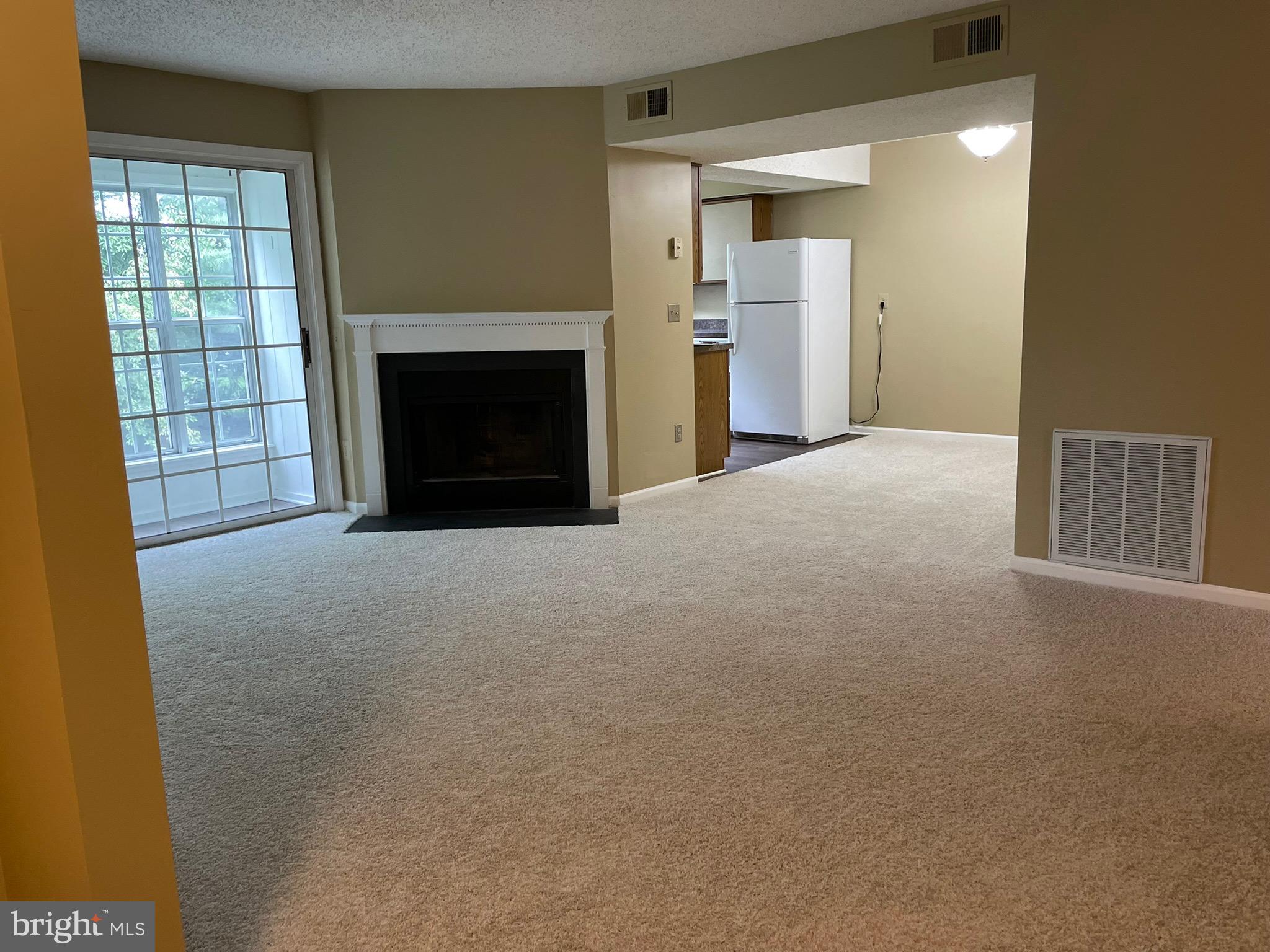 HUNTER'S SQUARE - Residential Lease