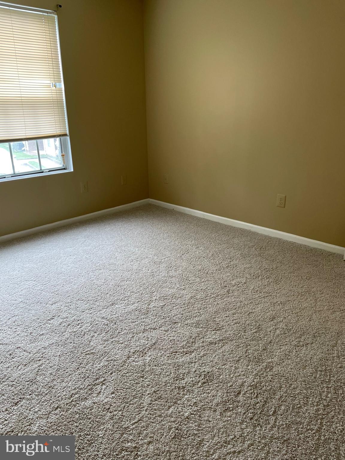 HUNTER'S SQUARE - Residential Lease