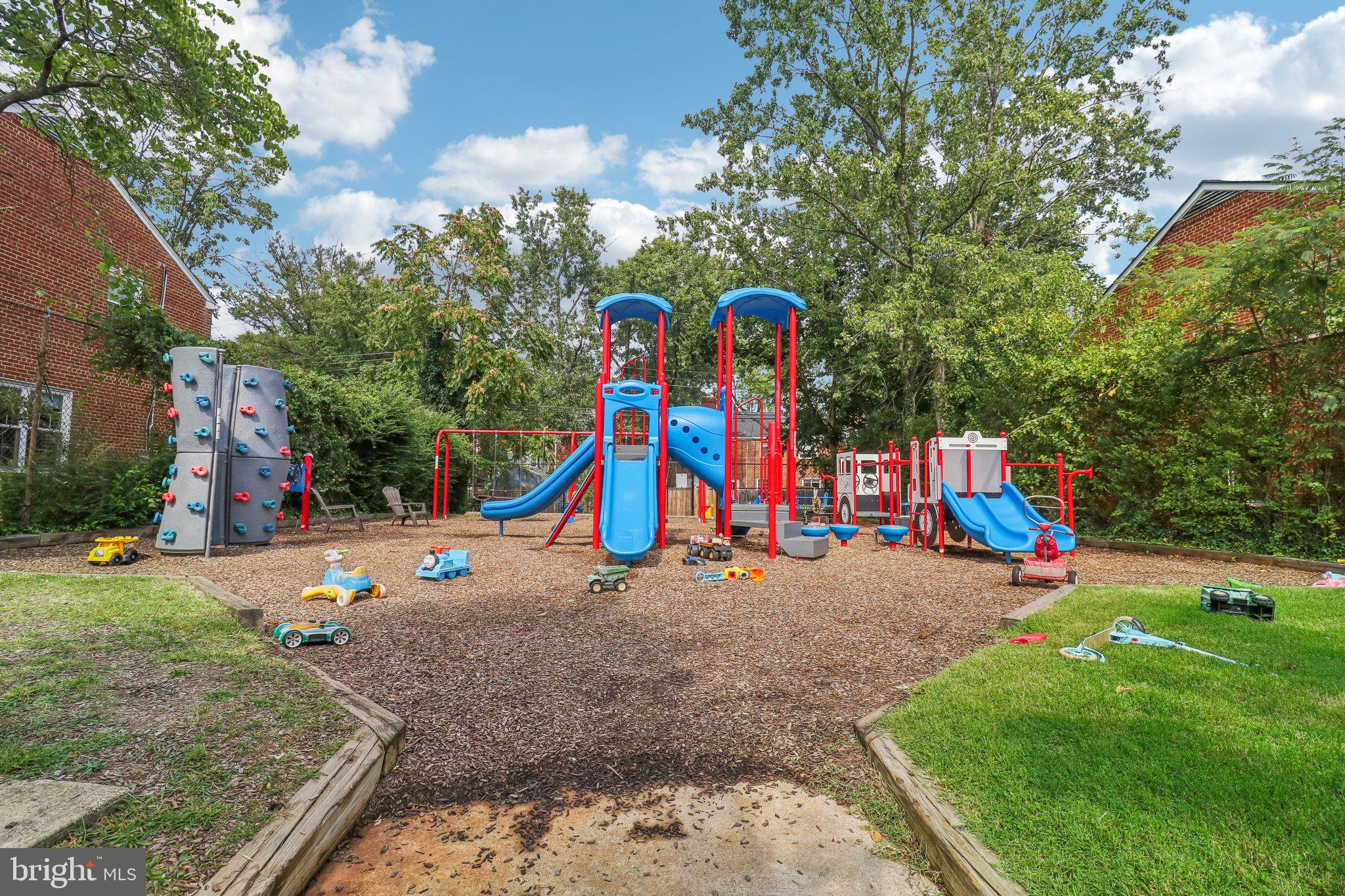 KENWOOD TOWERS - Residential