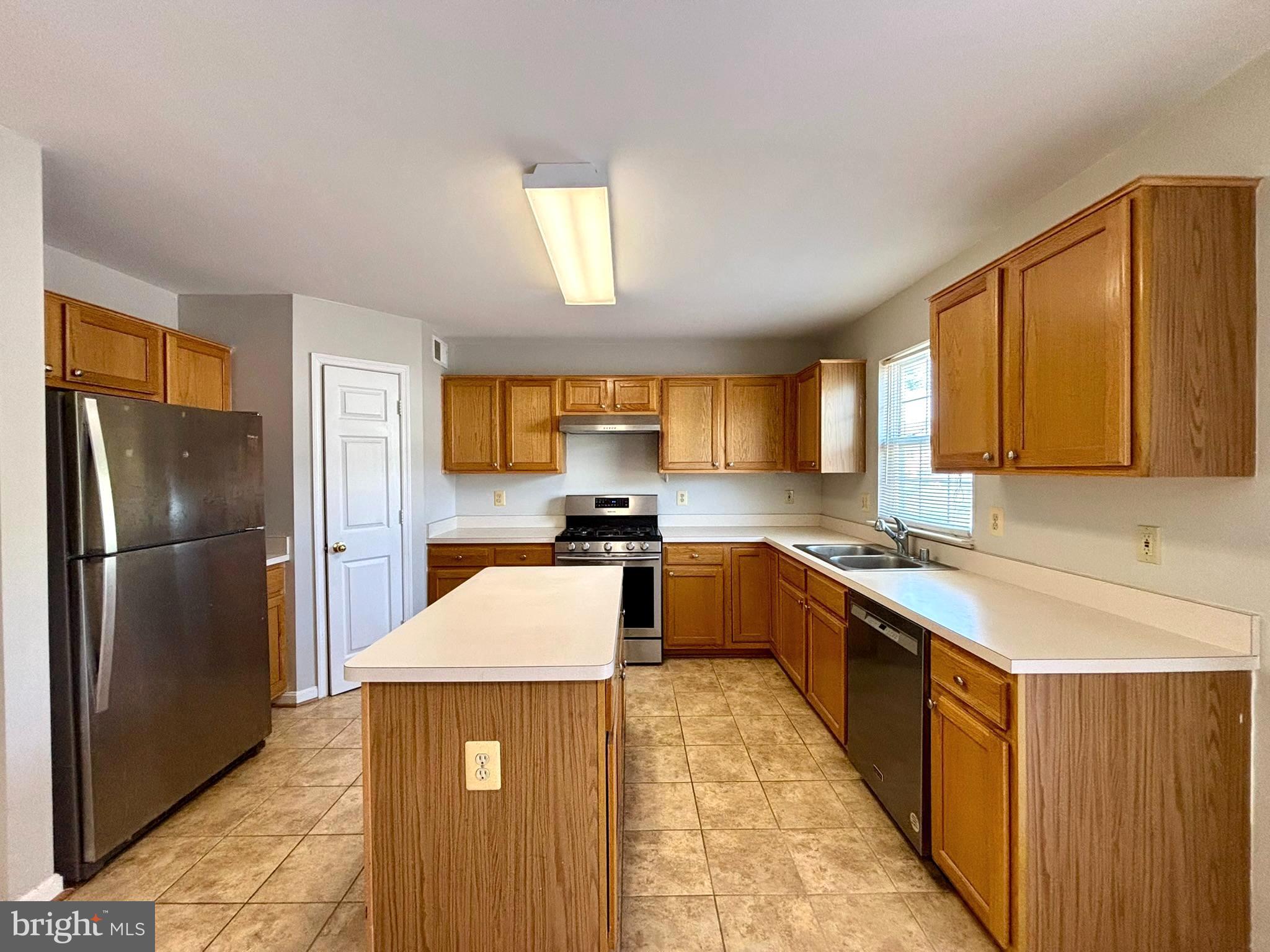 GROVEWOOD - Residential Lease