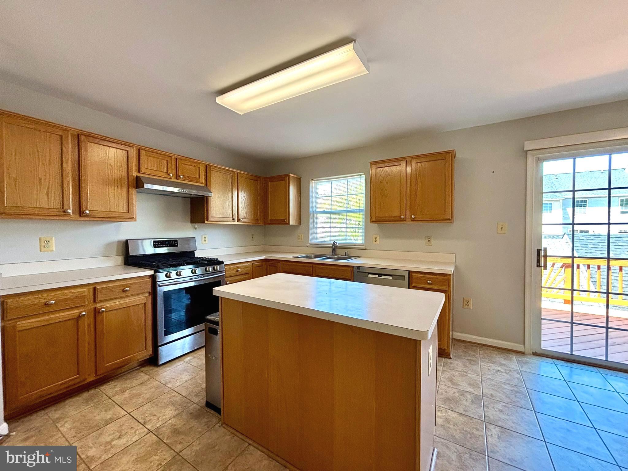 GROVEWOOD - Residential Lease