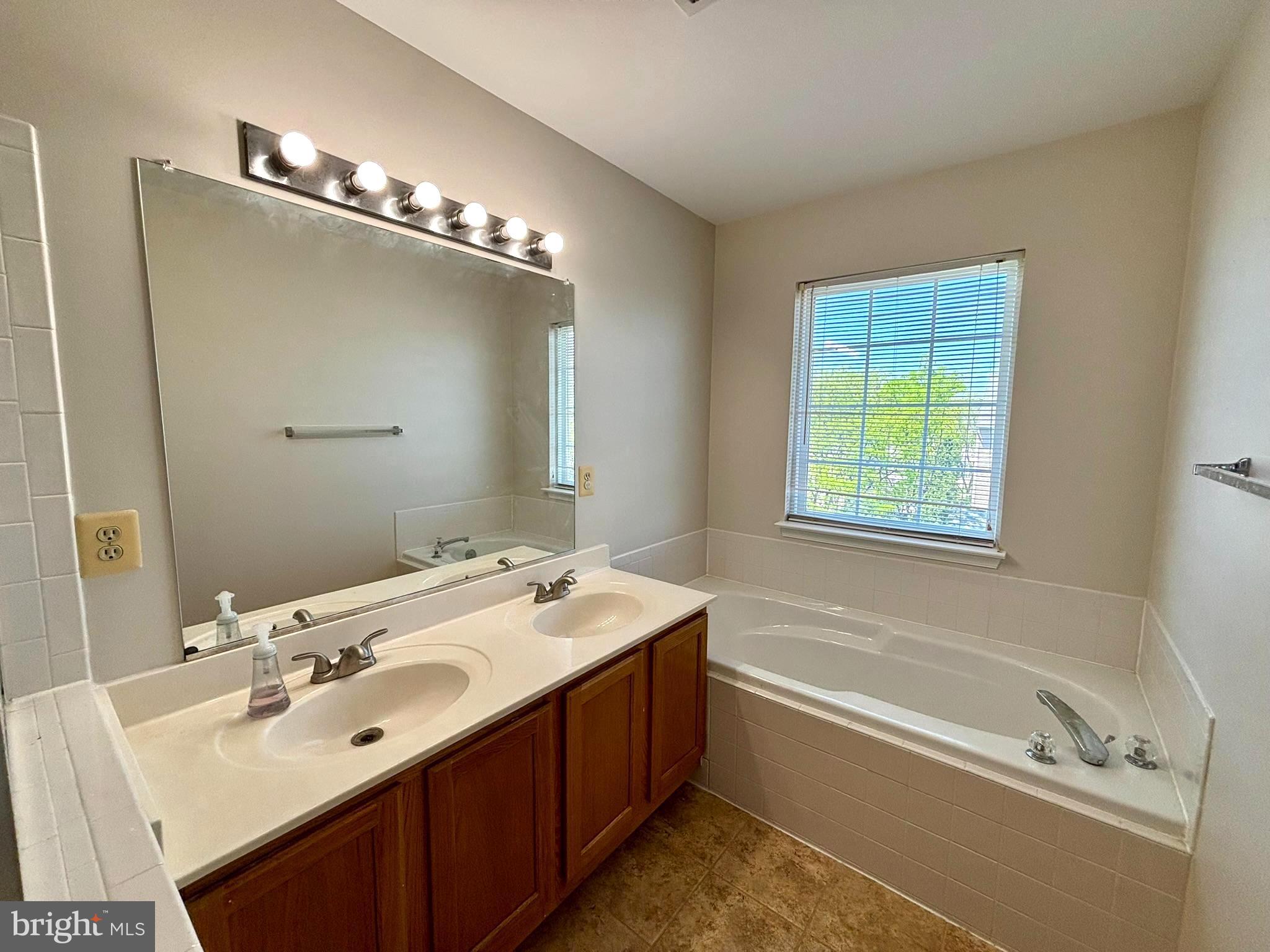 GROVEWOOD - Residential Lease