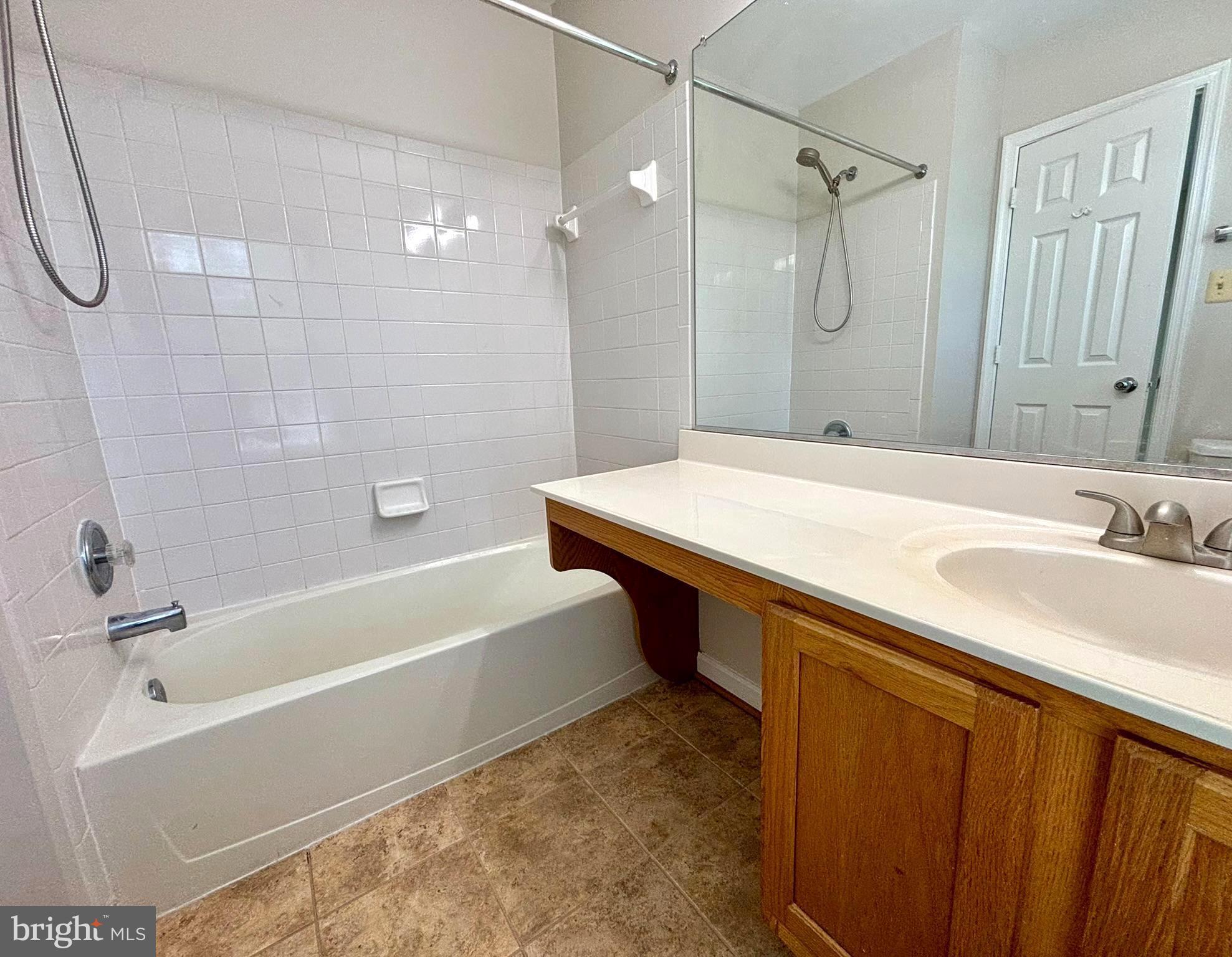 GROVEWOOD - Residential Lease