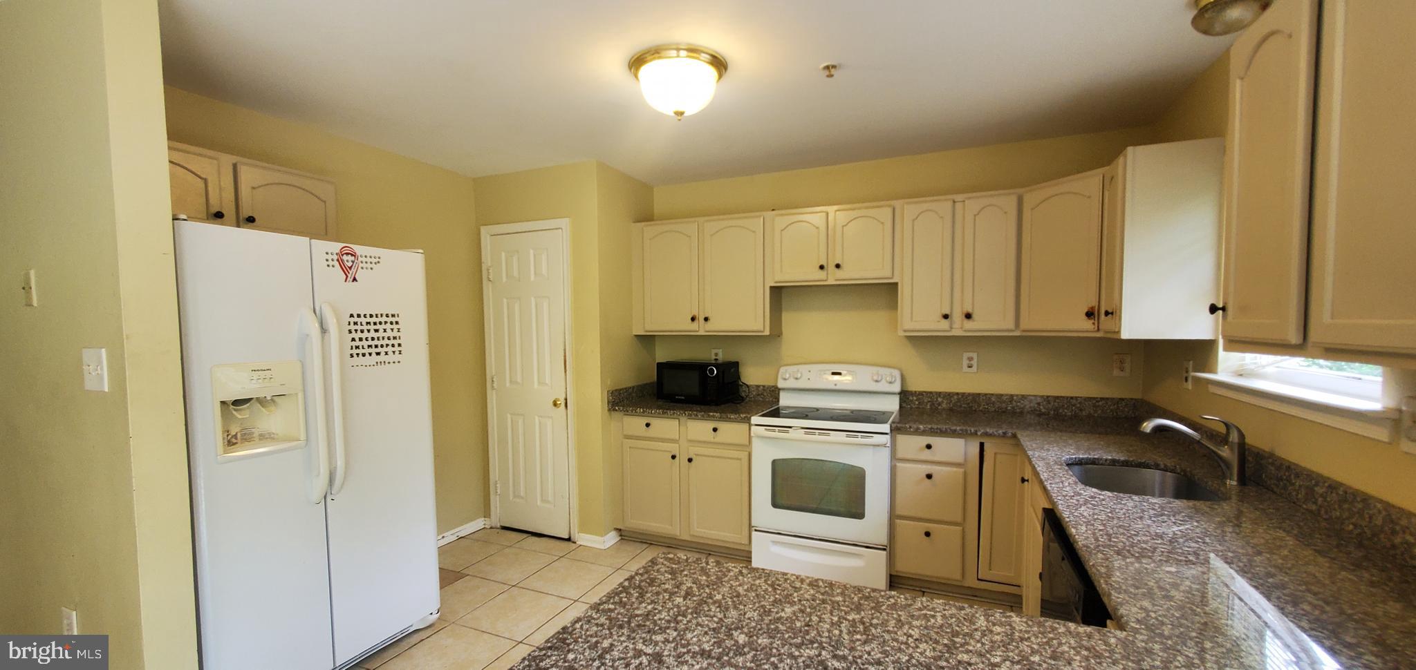 5502 LINWOOD COURT