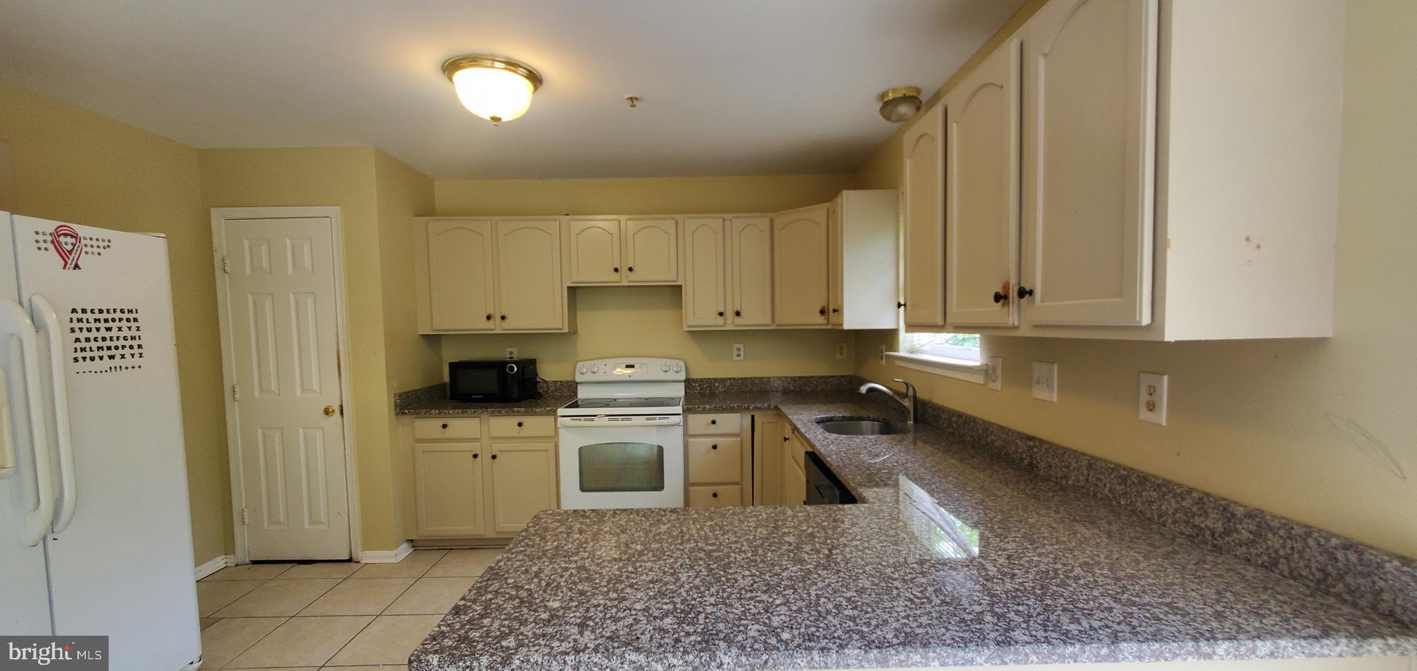 5502 LINWOOD COURT