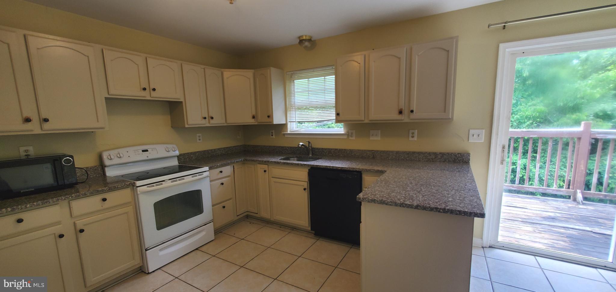5502 LINWOOD COURT