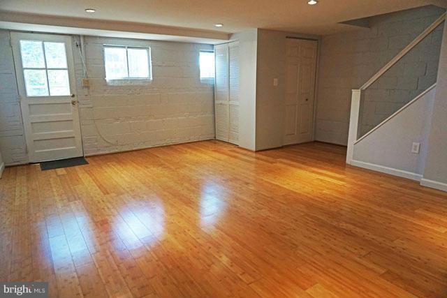 WARWICK VILLAGE - Residential Lease