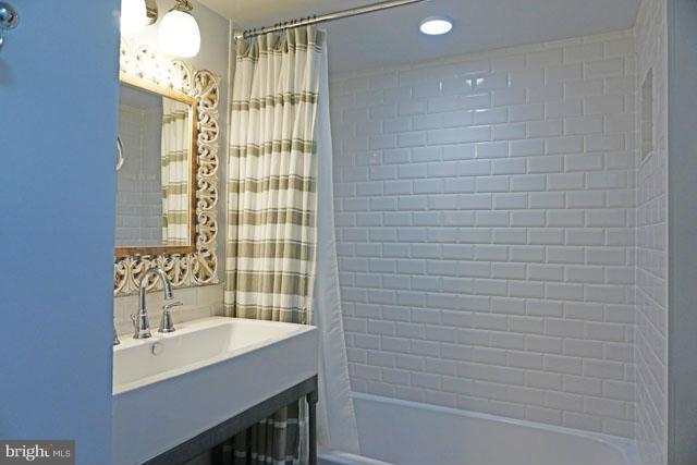 WARWICK VILLAGE - Residential Lease