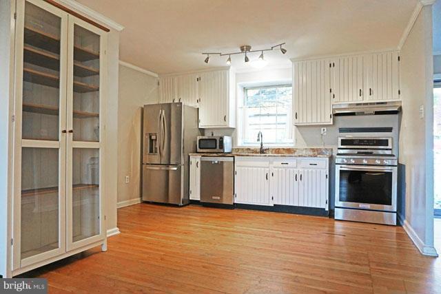 WARWICK VILLAGE - Residential Lease