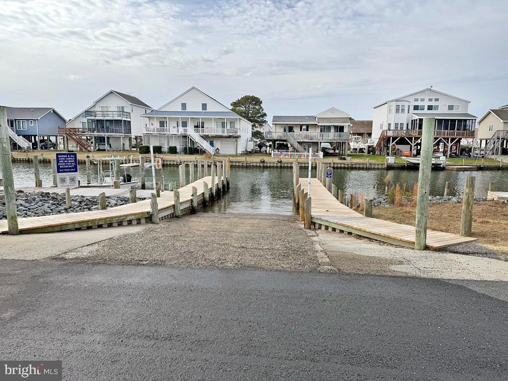 CAPTAIN'S COVE - Land