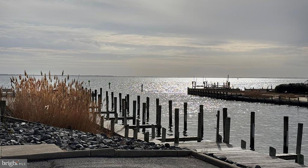 CAPTAIN'S COVE - Land