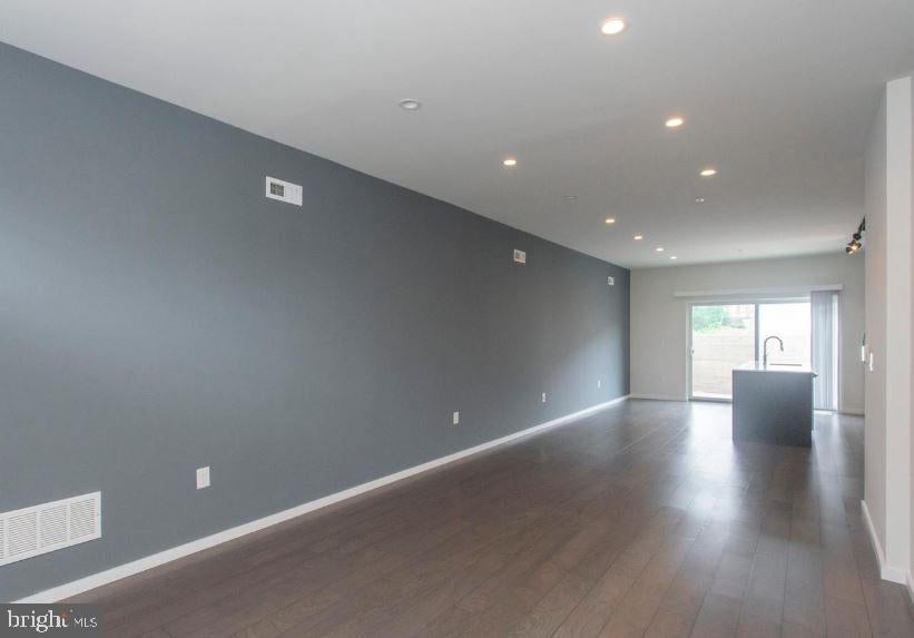 527 W JEFFERSON STREET