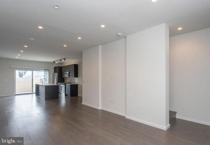 527 W JEFFERSON STREET