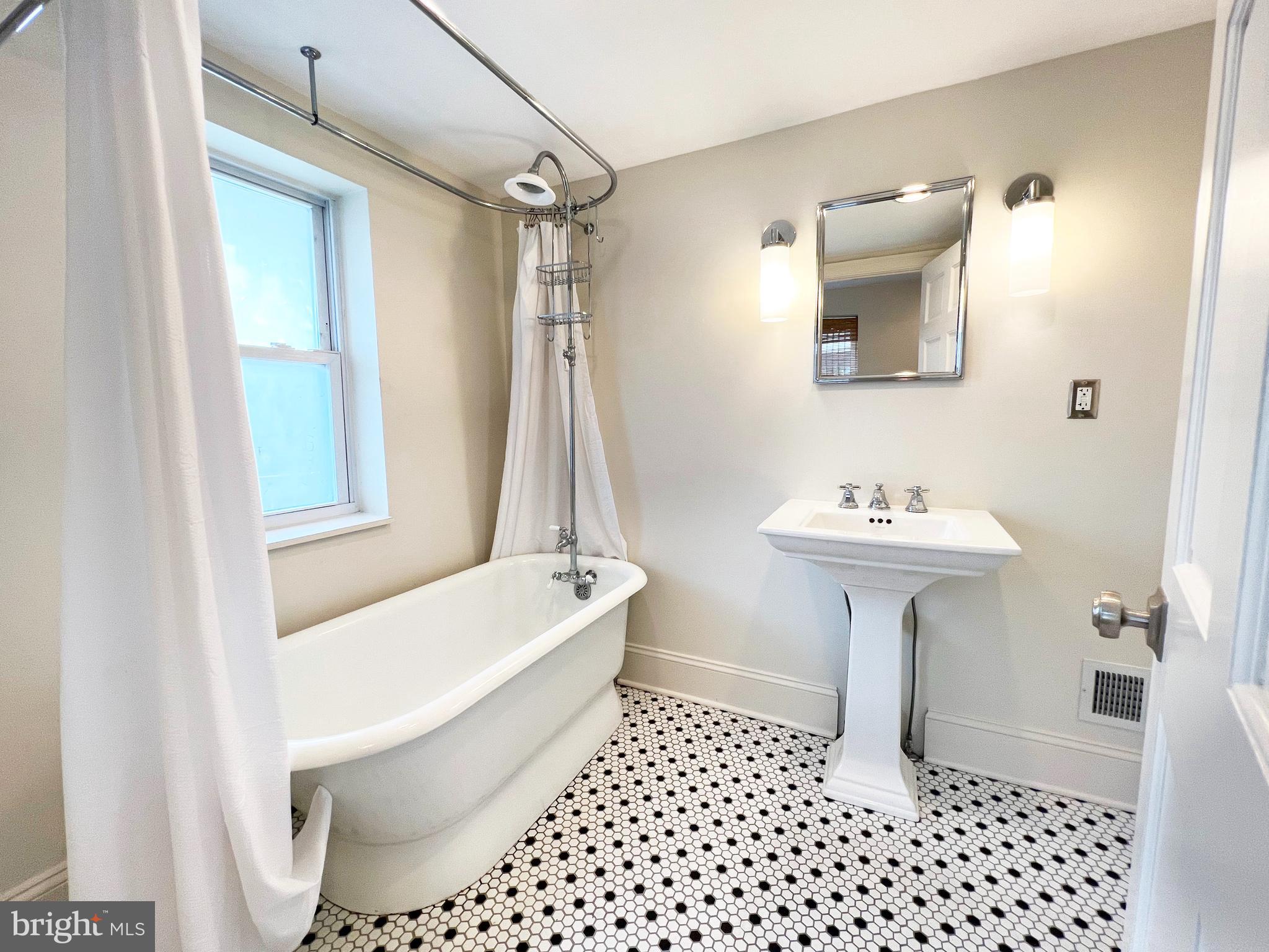 FEDERAL HILL HISTORIC DISTRICT - Residential Lease