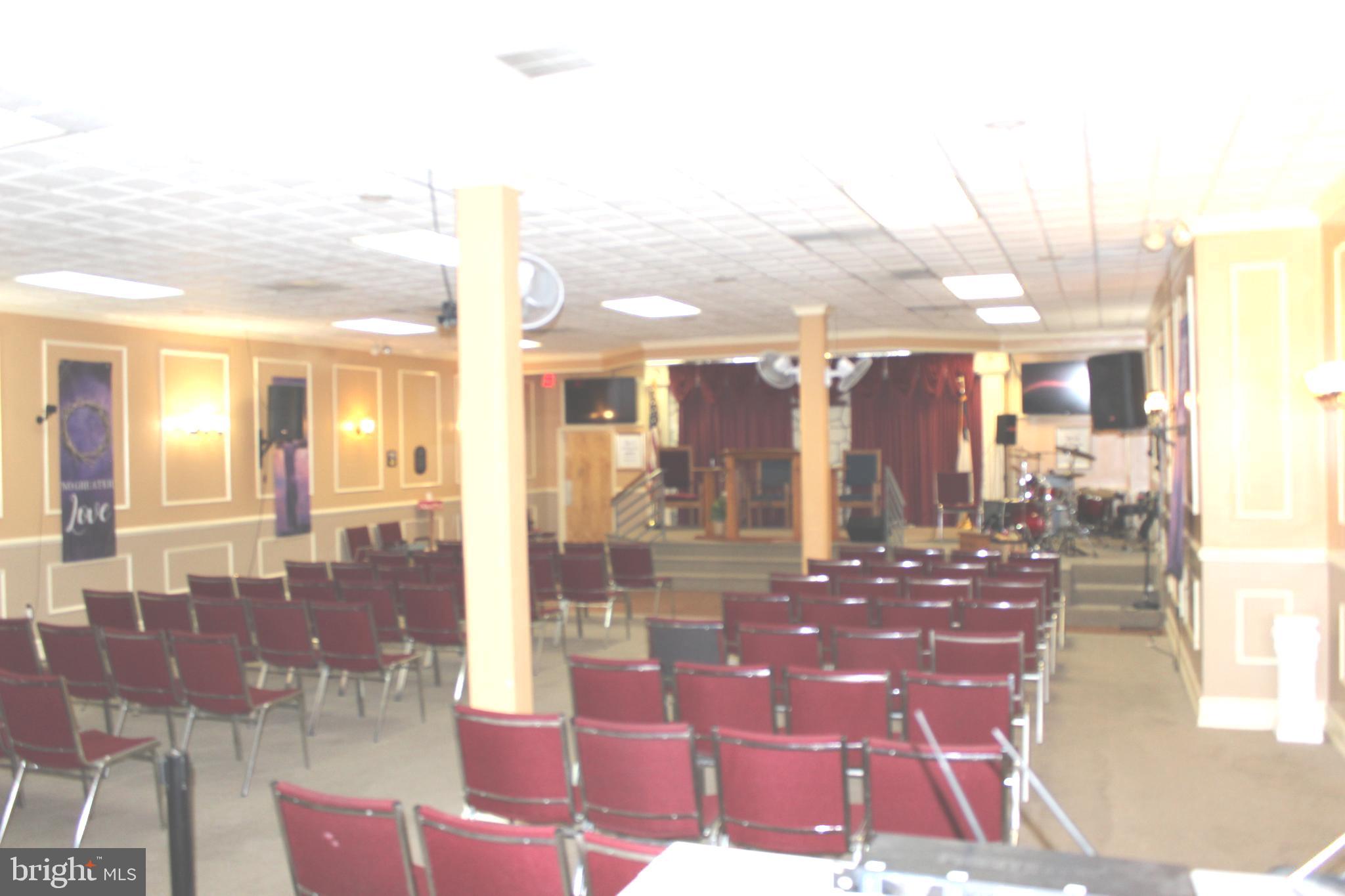 KENSINGTON - Commercial Sale