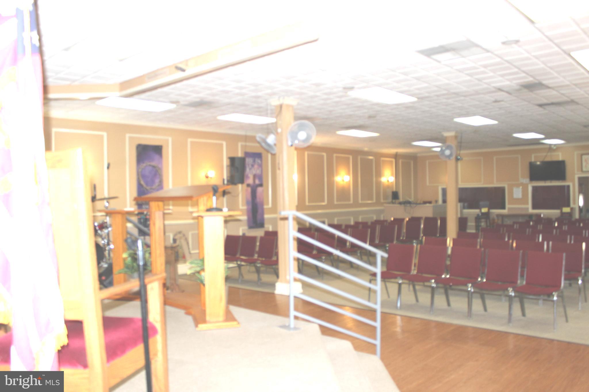 KENSINGTON - Commercial Sale