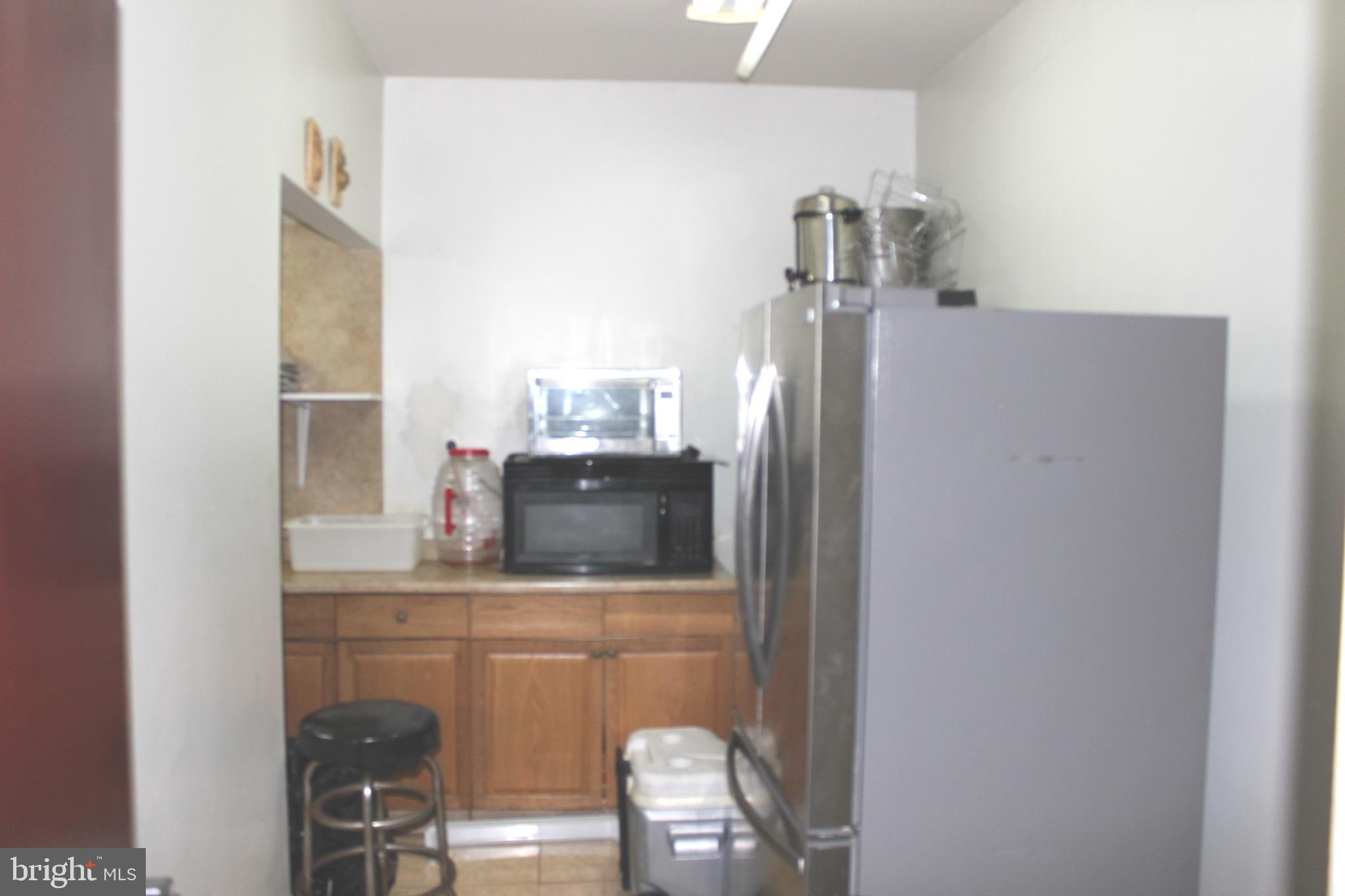 KENSINGTON - Commercial Sale