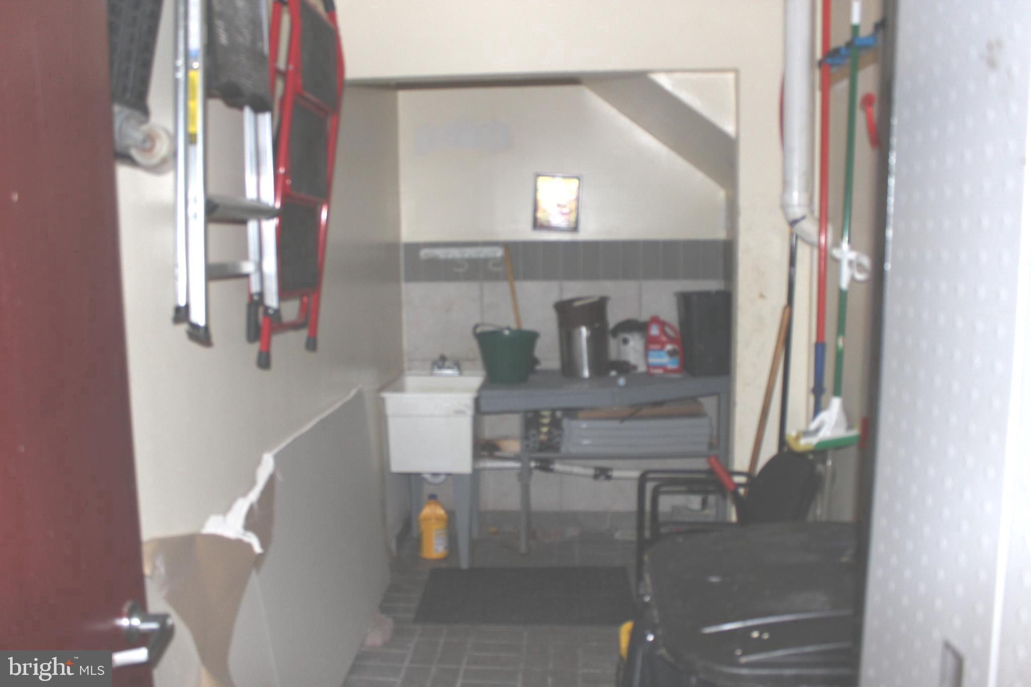 KENSINGTON - Commercial Sale