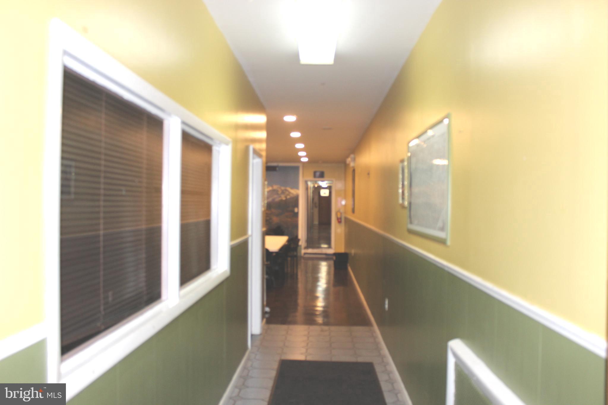 KENSINGTON - Commercial Sale