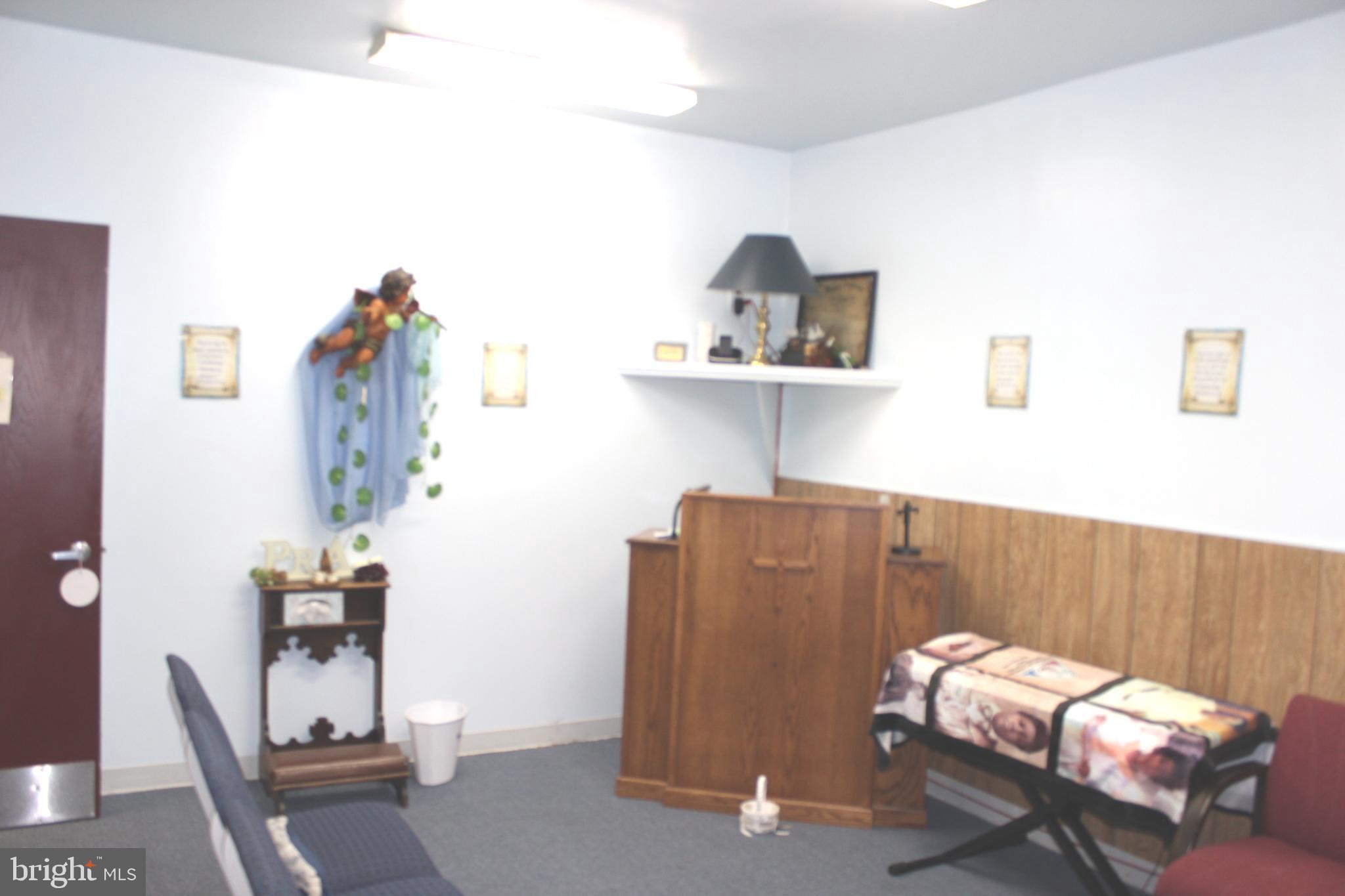 KENSINGTON - Commercial Sale