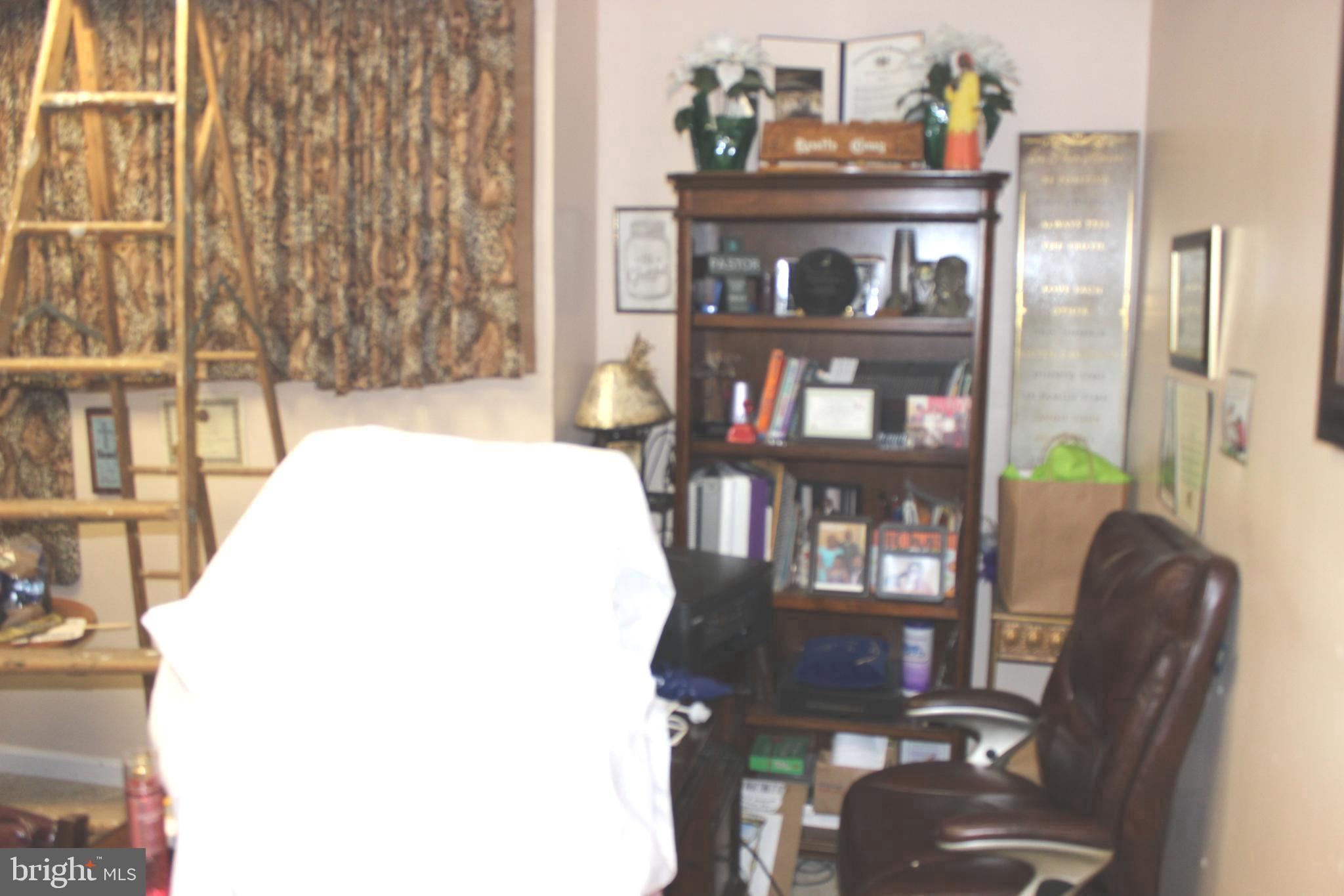 KENSINGTON - Commercial Sale