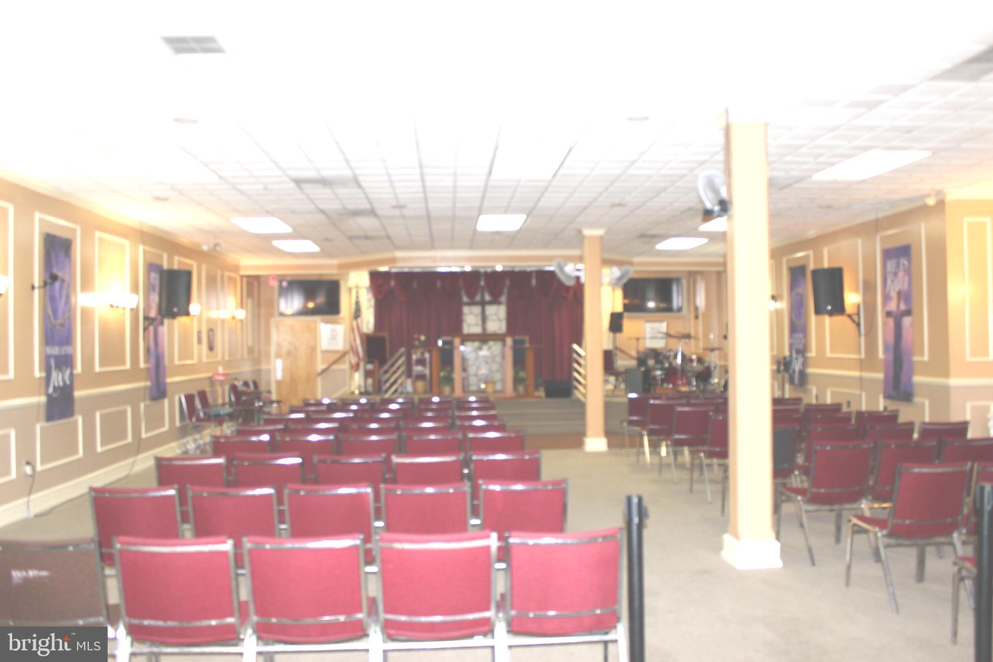 KENSINGTON - Commercial Sale