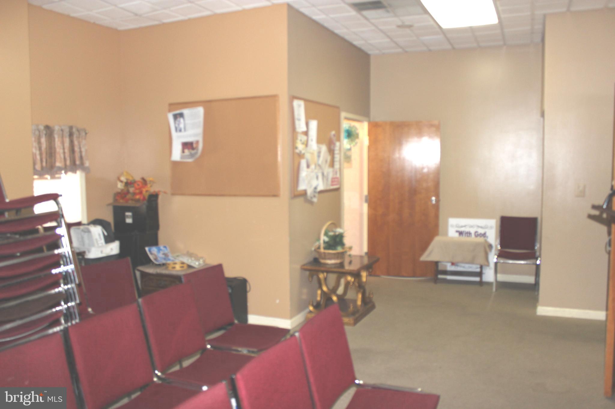 KENSINGTON - Commercial Sale