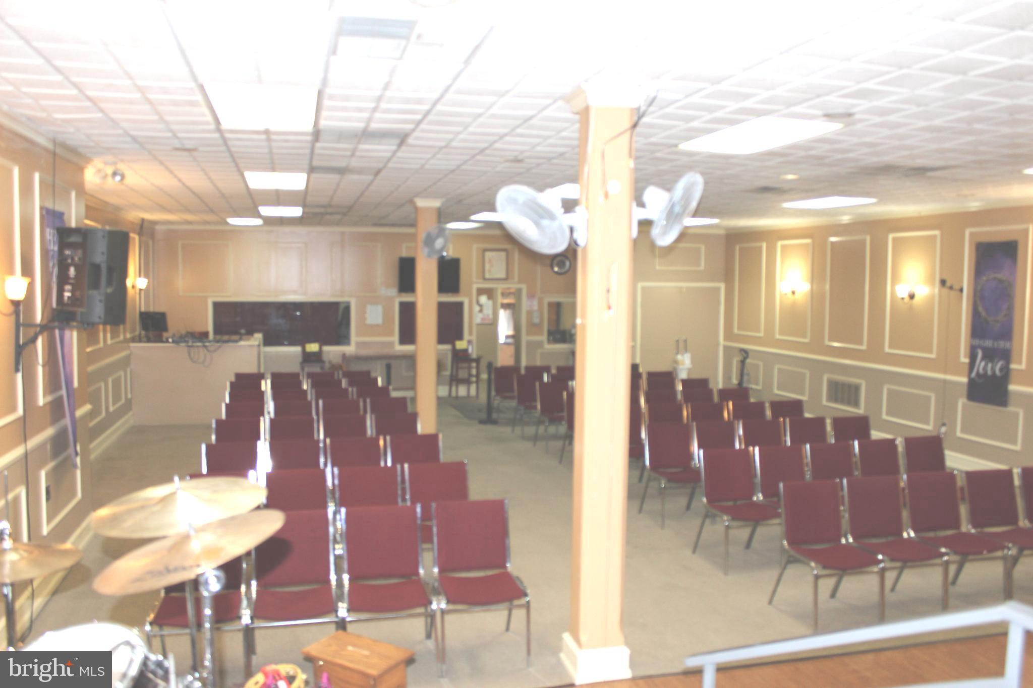 KENSINGTON - Commercial Sale