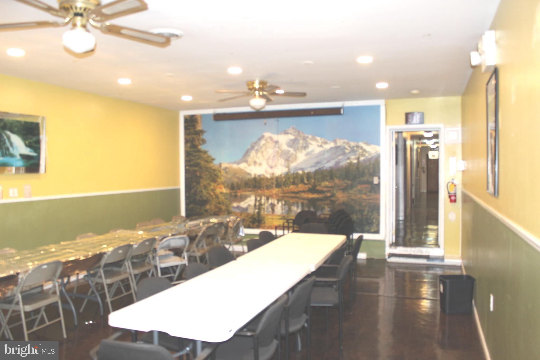 KENSINGTON - Commercial Sale