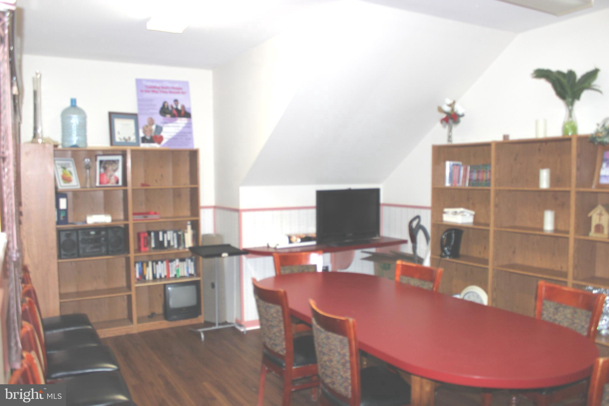 KENSINGTON - Commercial Sale