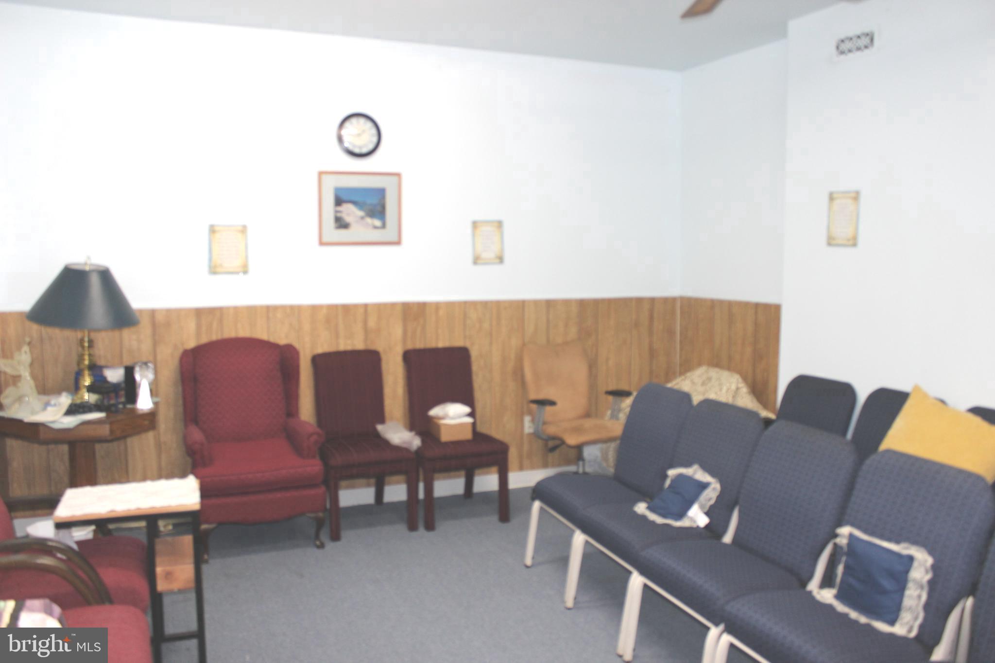 KENSINGTON - Commercial Sale