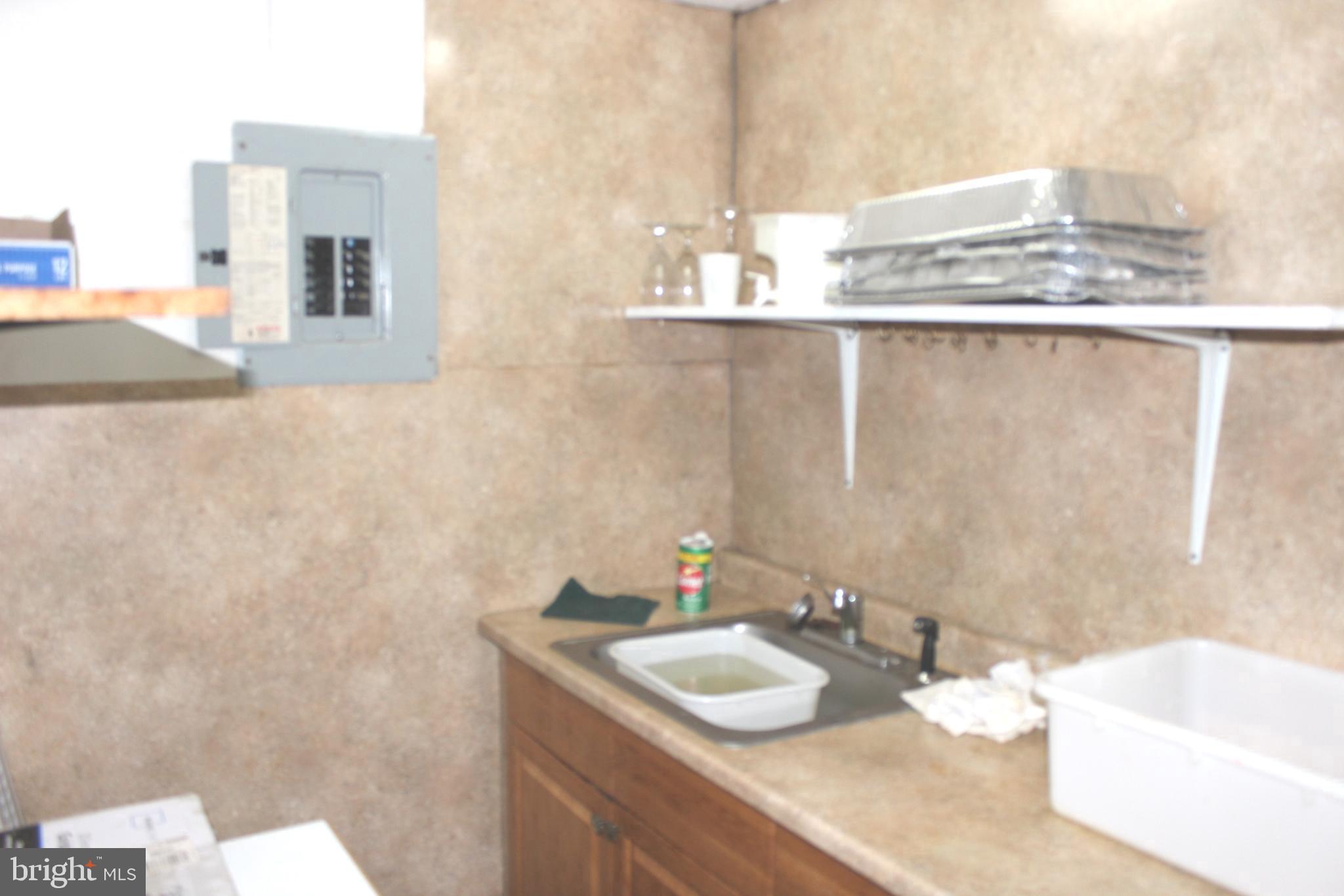 KENSINGTON - Commercial Sale