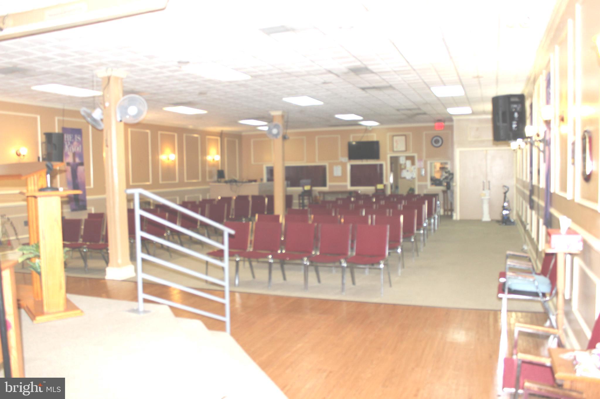 KENSINGTON - Commercial Sale