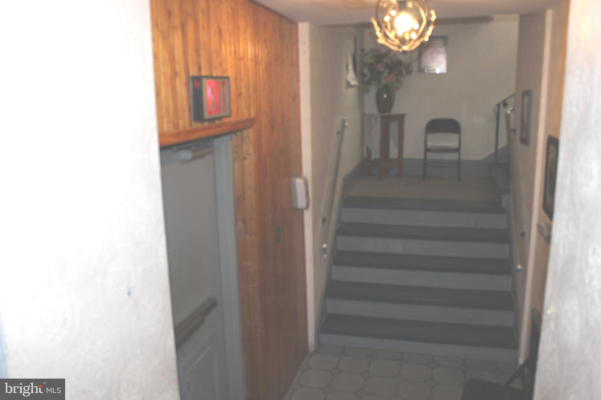 KENSINGTON - Commercial Sale