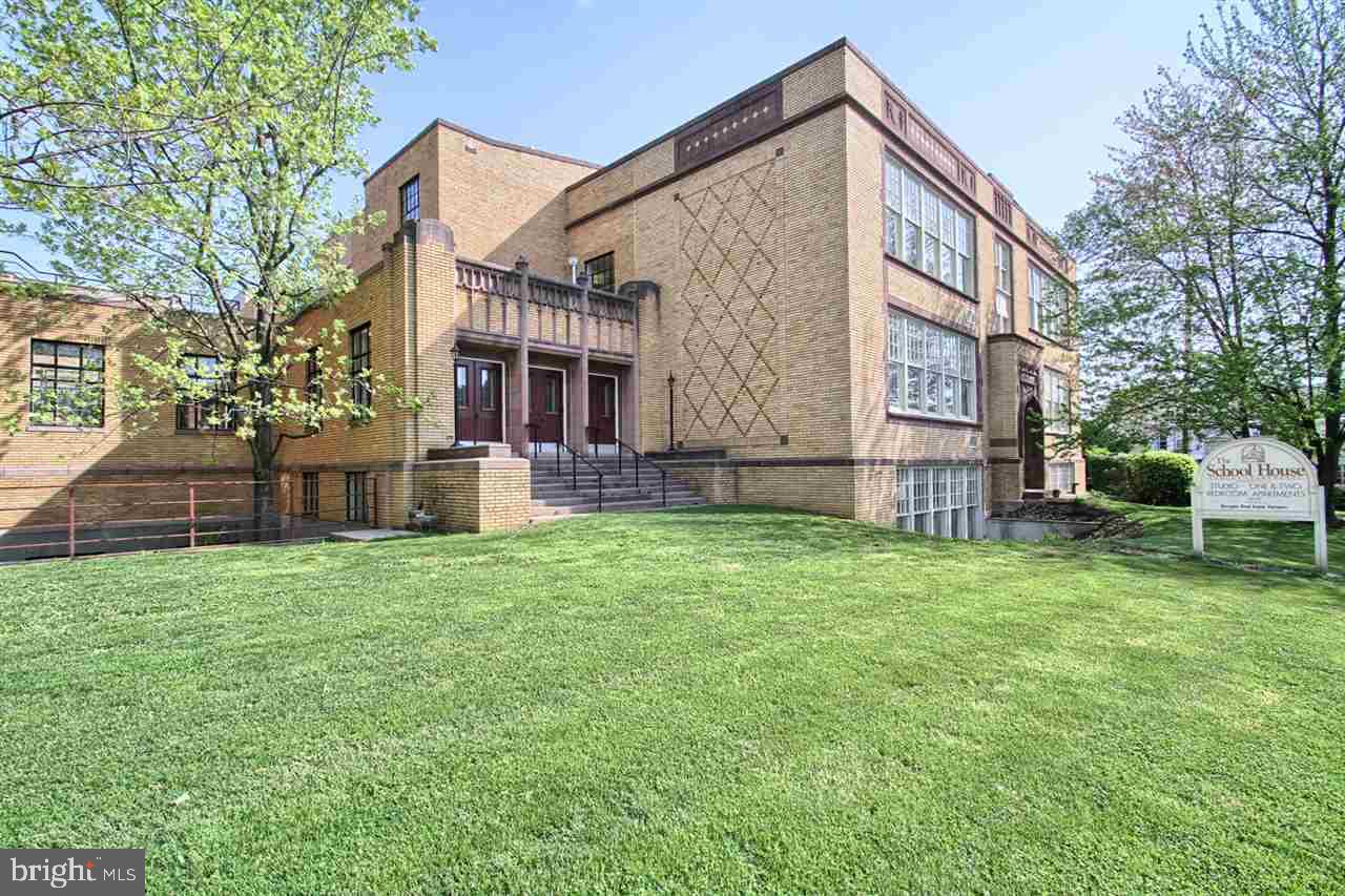 SCHOOLHOUSE - Residential