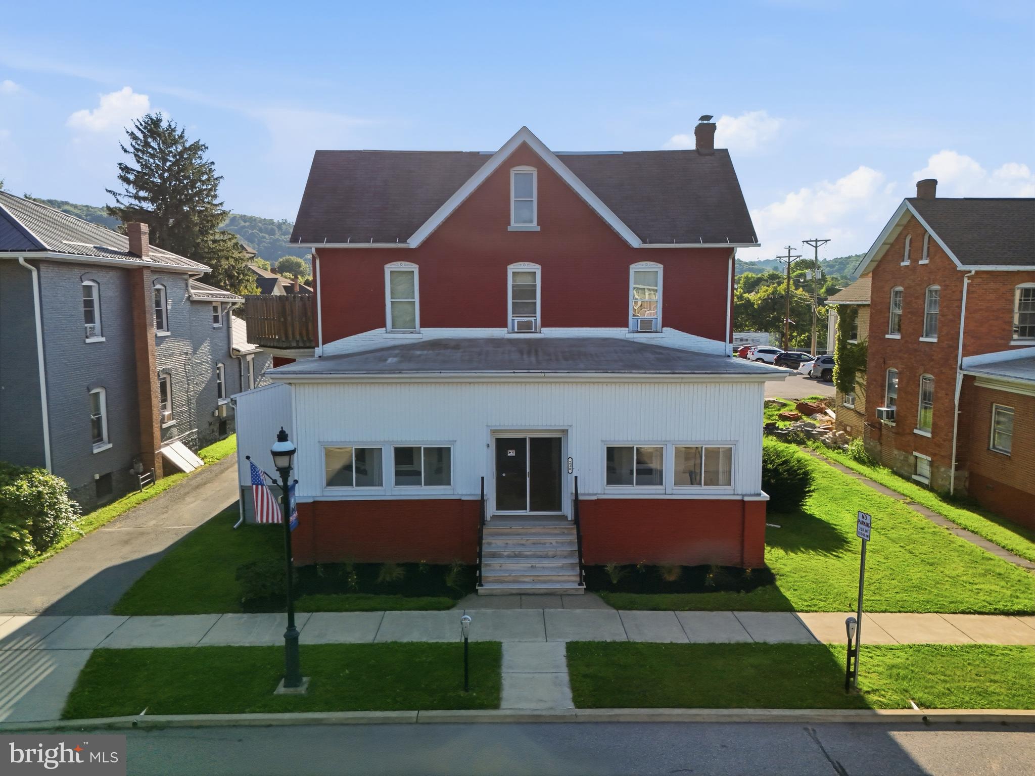 210 N 2ND ST