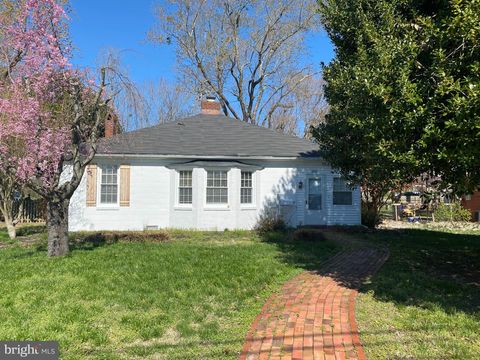 Homes For Sale - 205 Somerset Avenue<br/> CAMBRIDGE, MD 21613