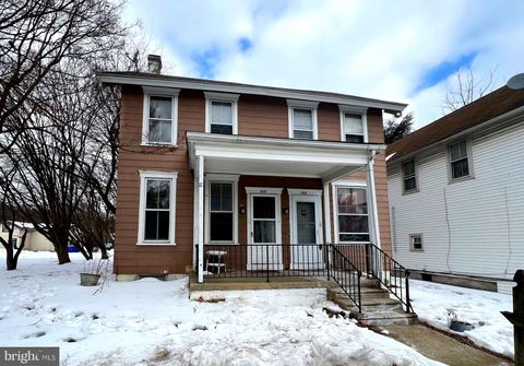 513 W 1ST AVENUE PARKESBURG PA 19365