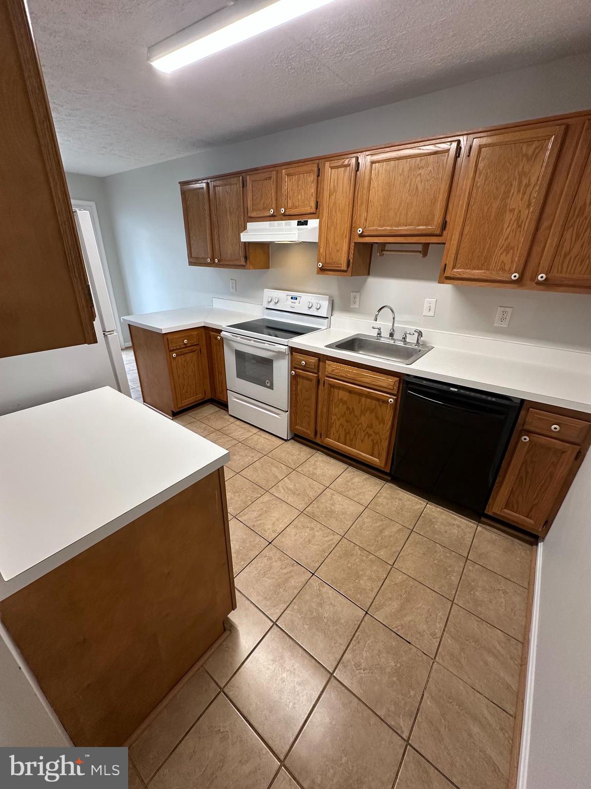 VILLAGE AT SHERANDO - Residential Lease