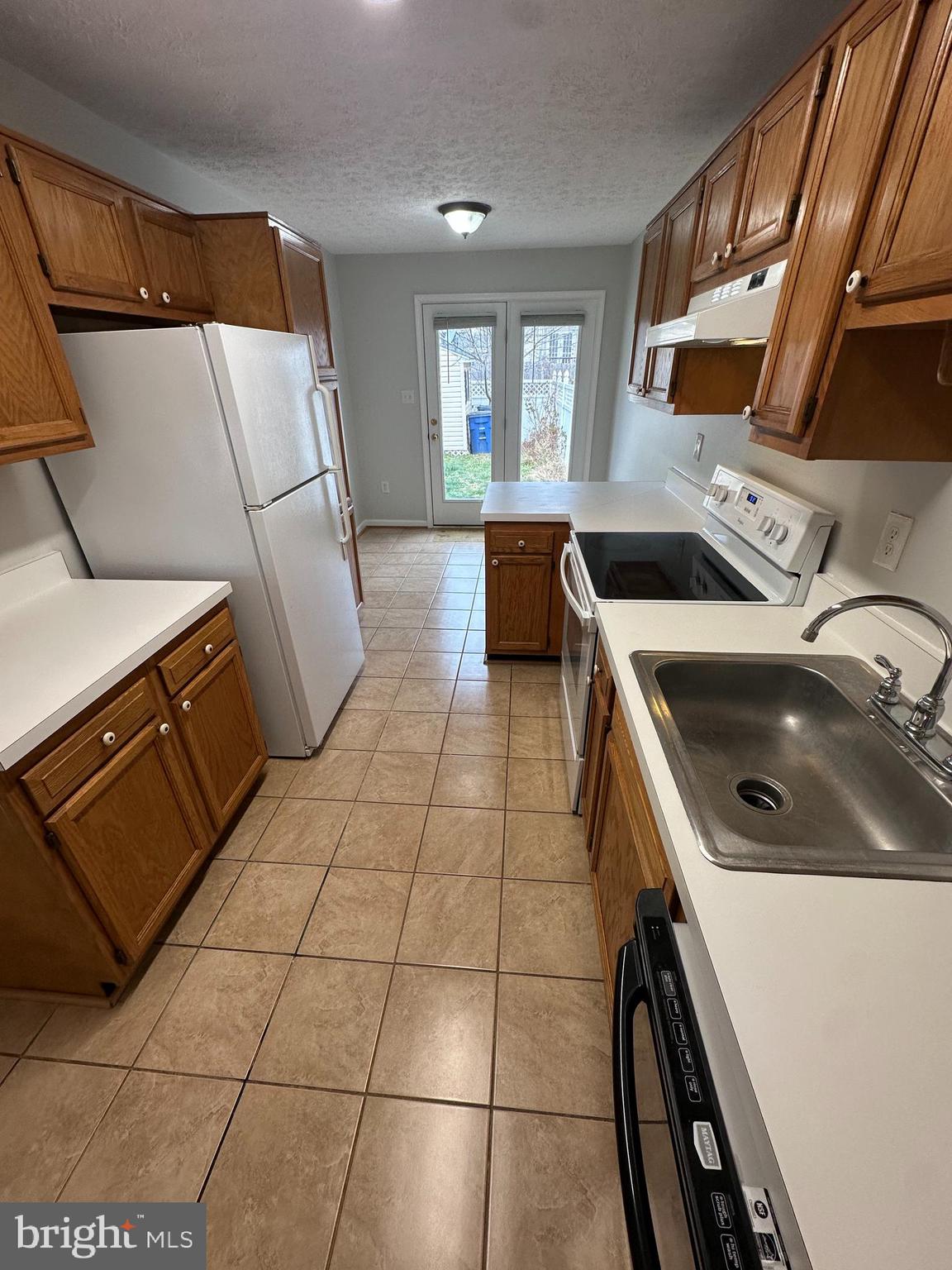 VILLAGE AT SHERANDO - Residential Lease