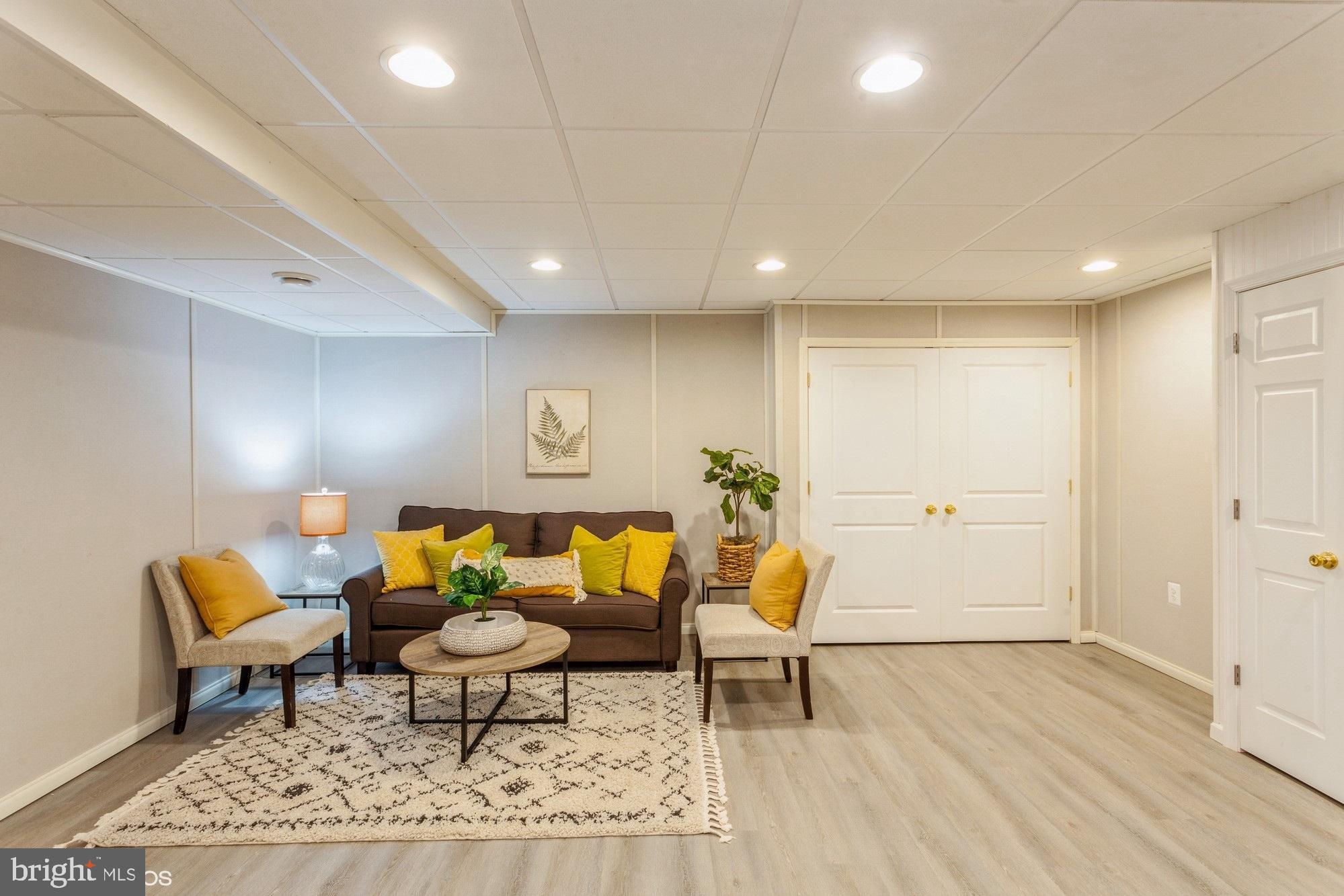 SEVEN TRAILS - Residential